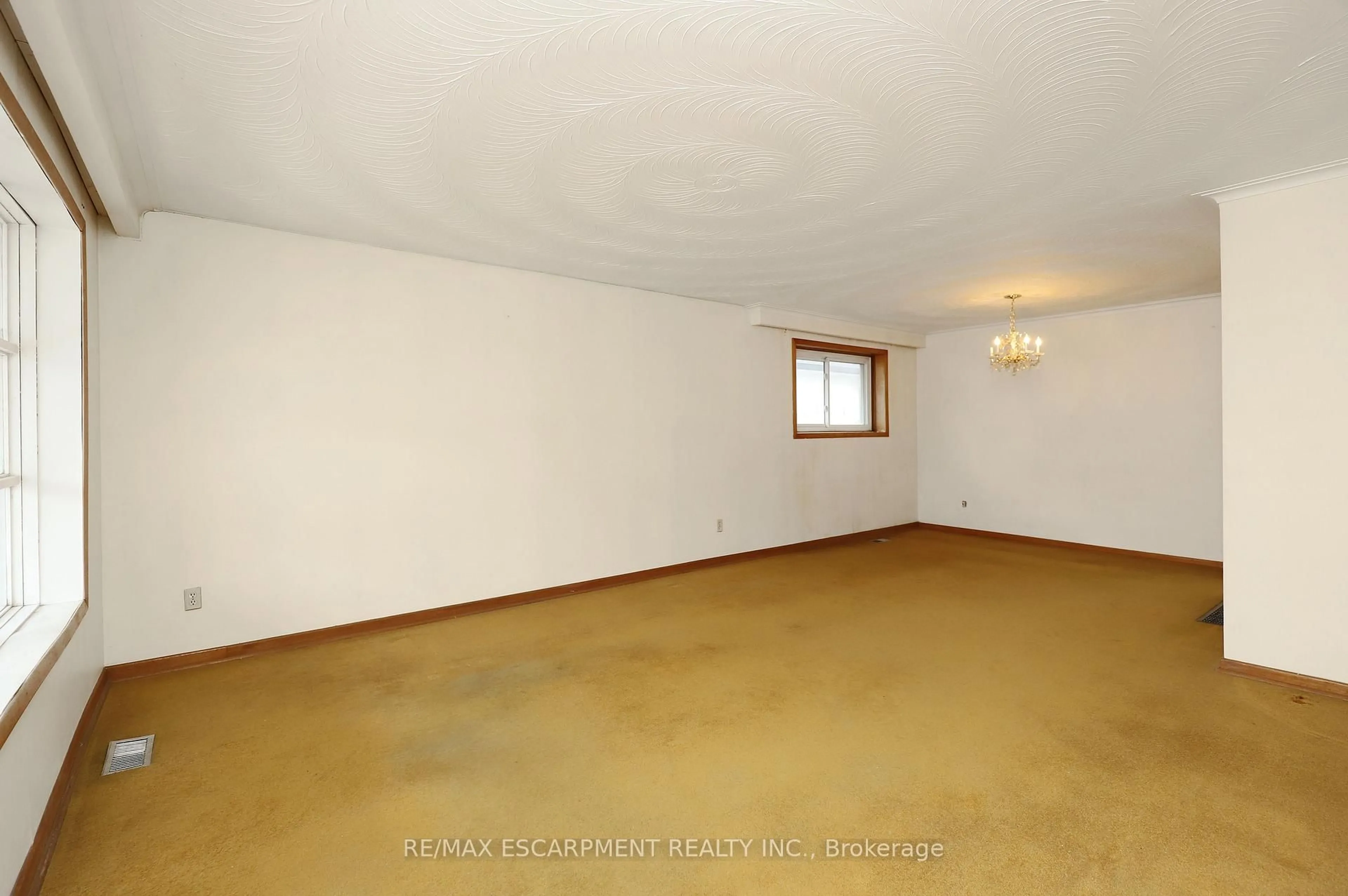 A pic of a room for 952 MISSISSAUGA VALLEY Blvd, Mississauga Ontario L5A 2A2