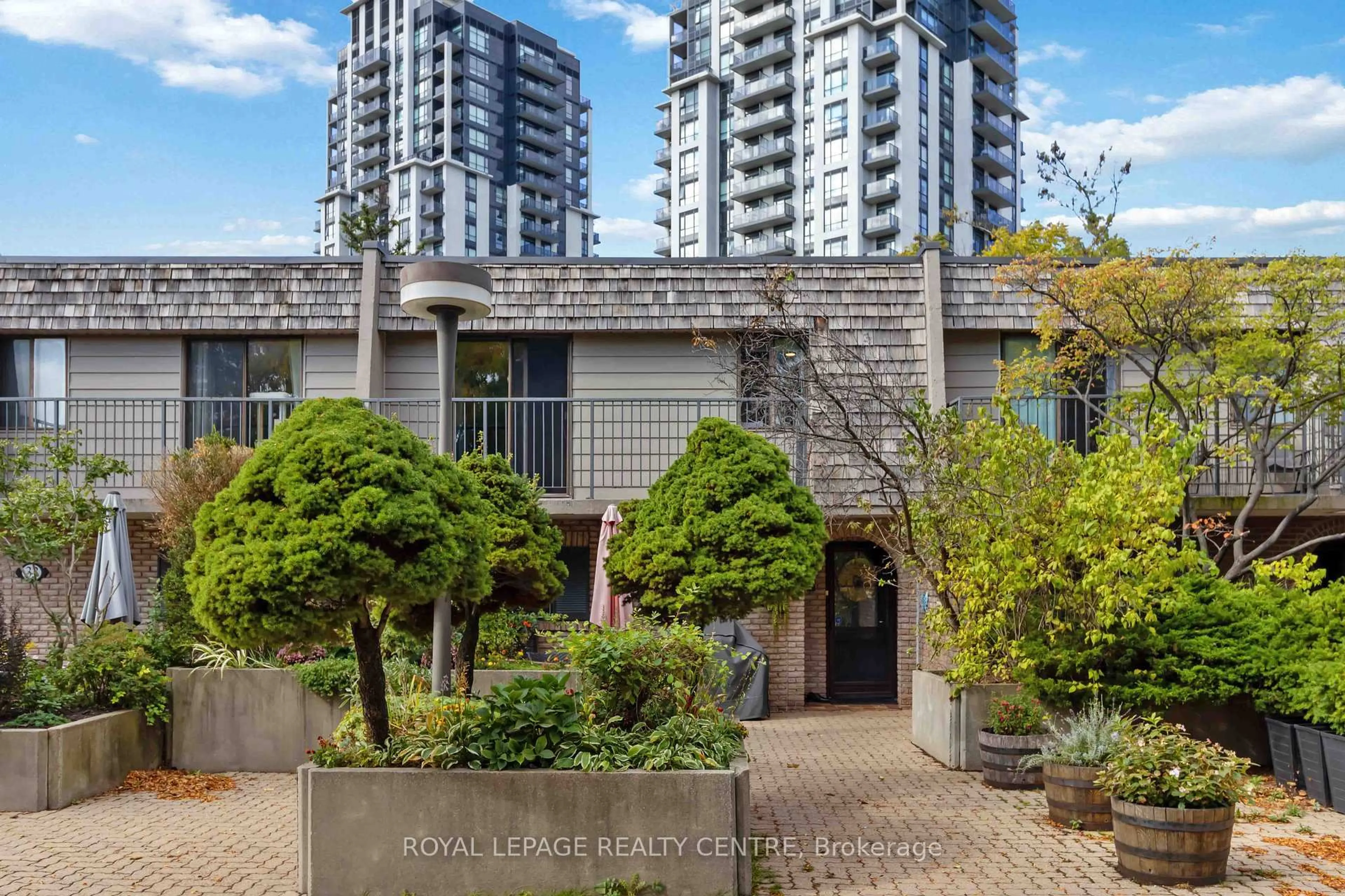 Unknown for 1330 Mississauga Valley Blvd #34, Mississauga Ontario L5A 3T1