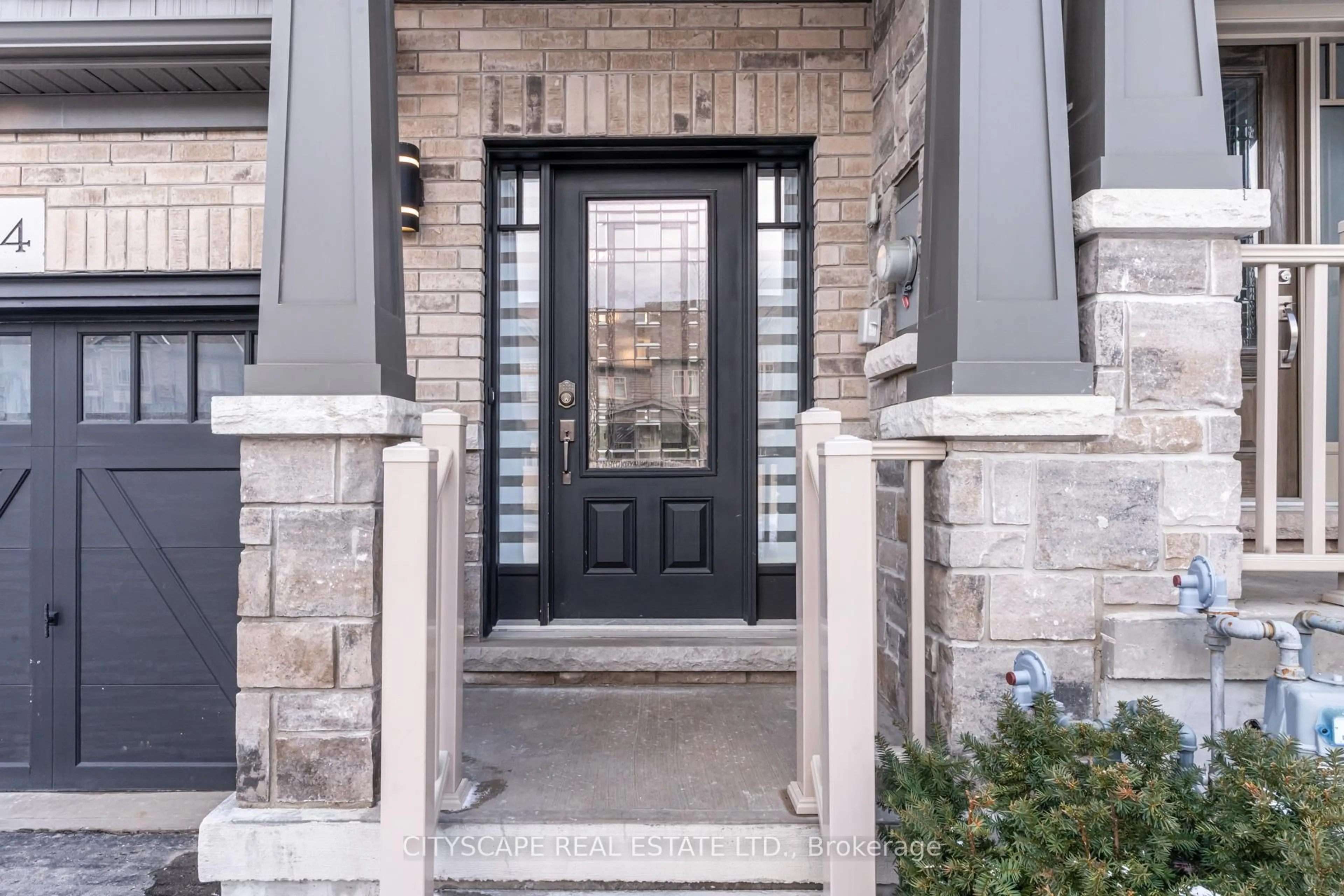 Indoor entryway for 14 Winterton Crt, Orangeville Ontario L9W 7N5