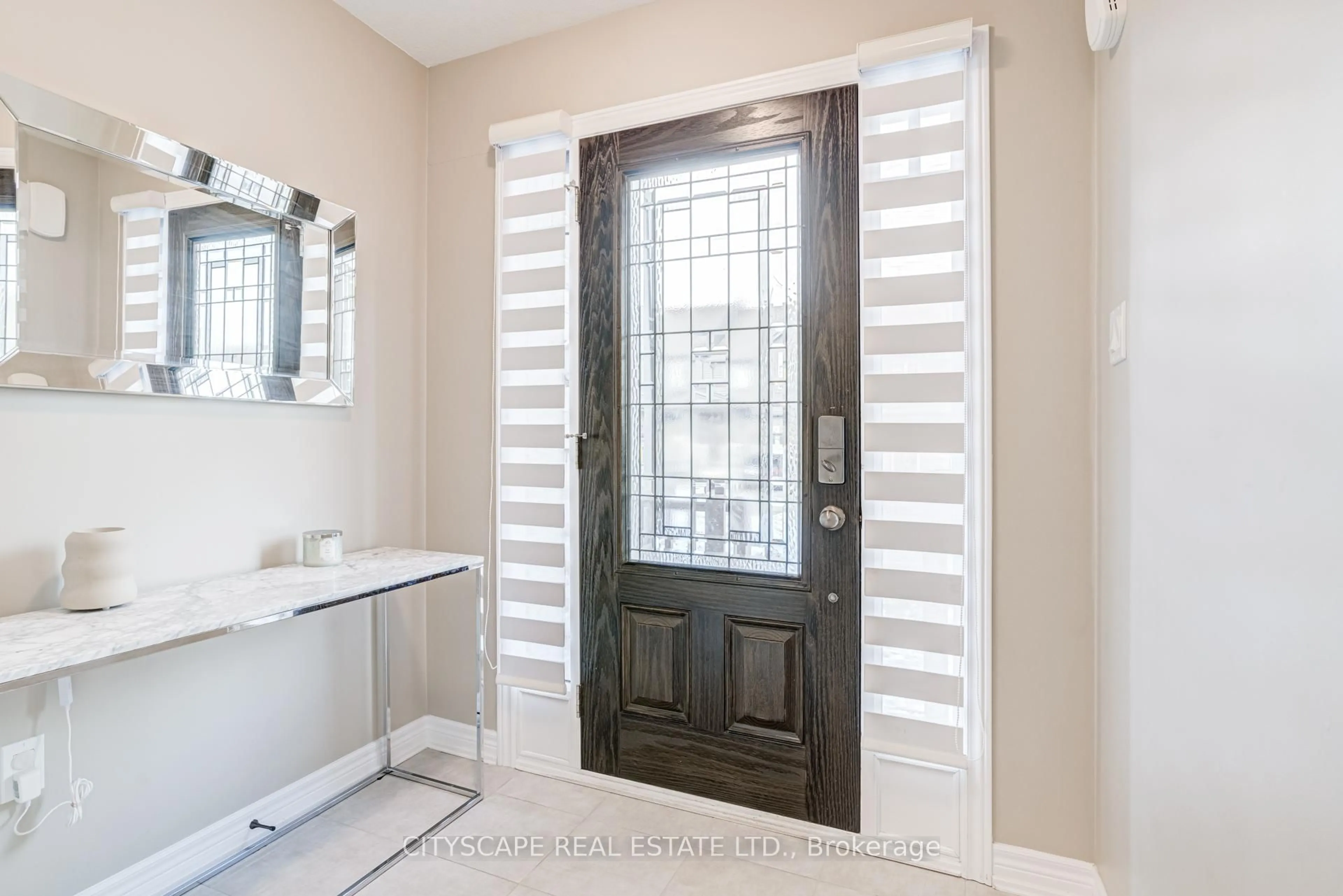 Indoor entryway for 14 Winterton Crt, Orangeville Ontario L9W 7N5