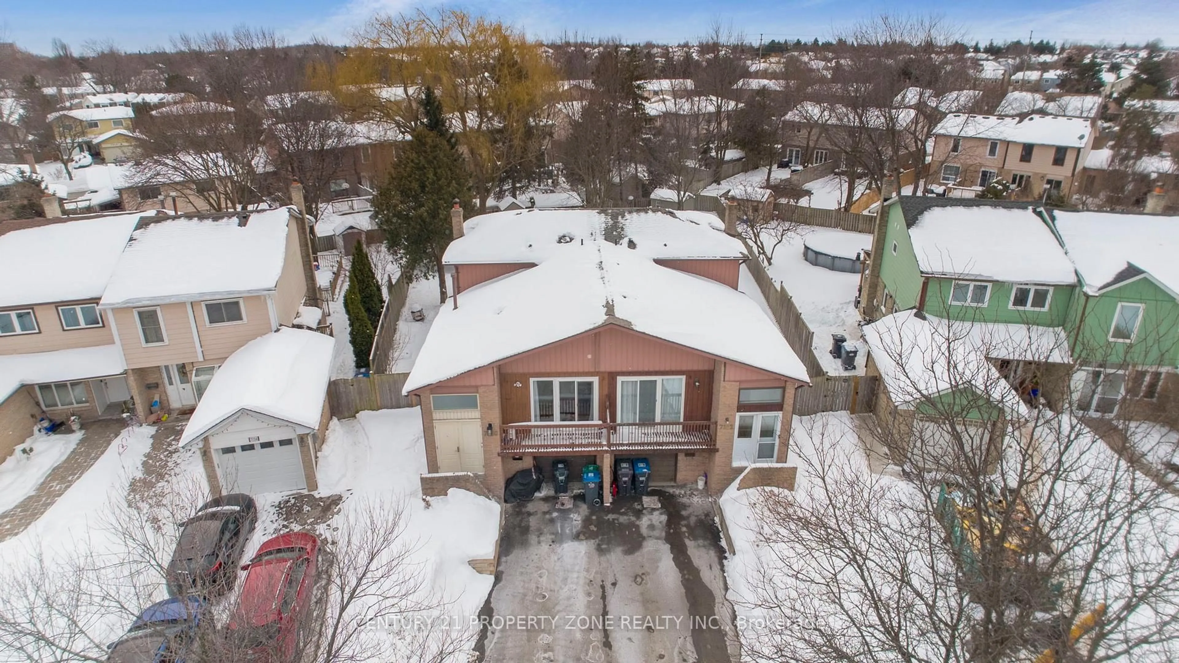 A pic from outside/outdoor area/front of a property/back of a property/a pic from drone, street for 7160 Bendigo Circ, Mississauga Ontario L5N 1Z5