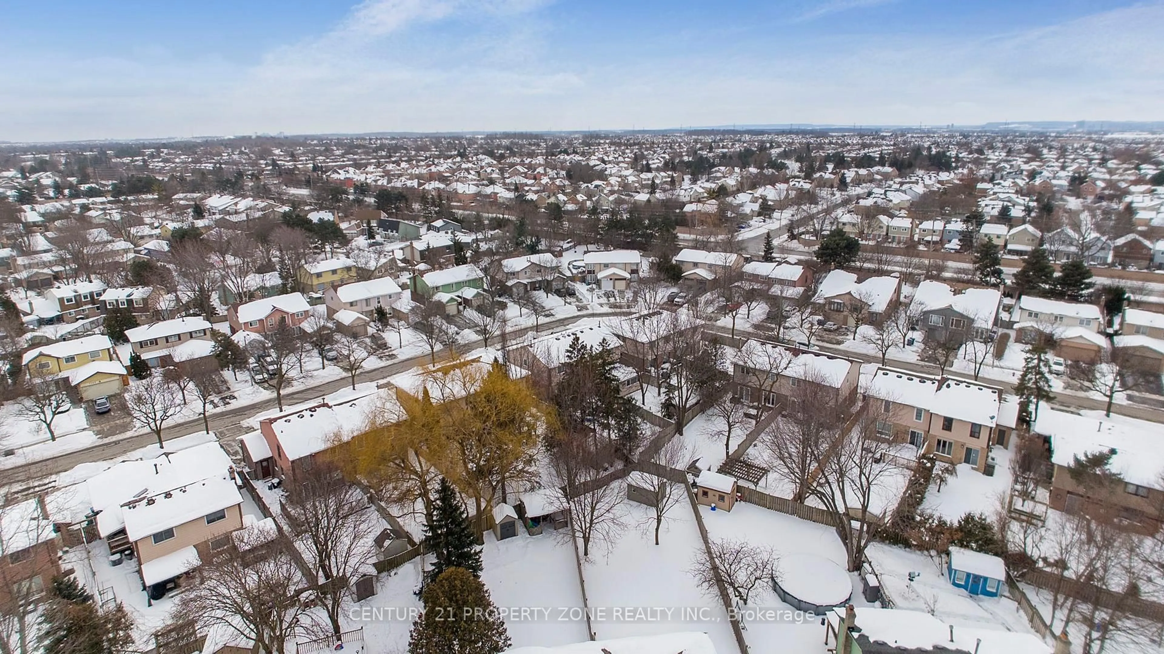 A pic from outside/outdoor area/front of a property/back of a property/a pic from drone, unknown for 7160 Bendigo Circ, Mississauga Ontario L5N 1Z5
