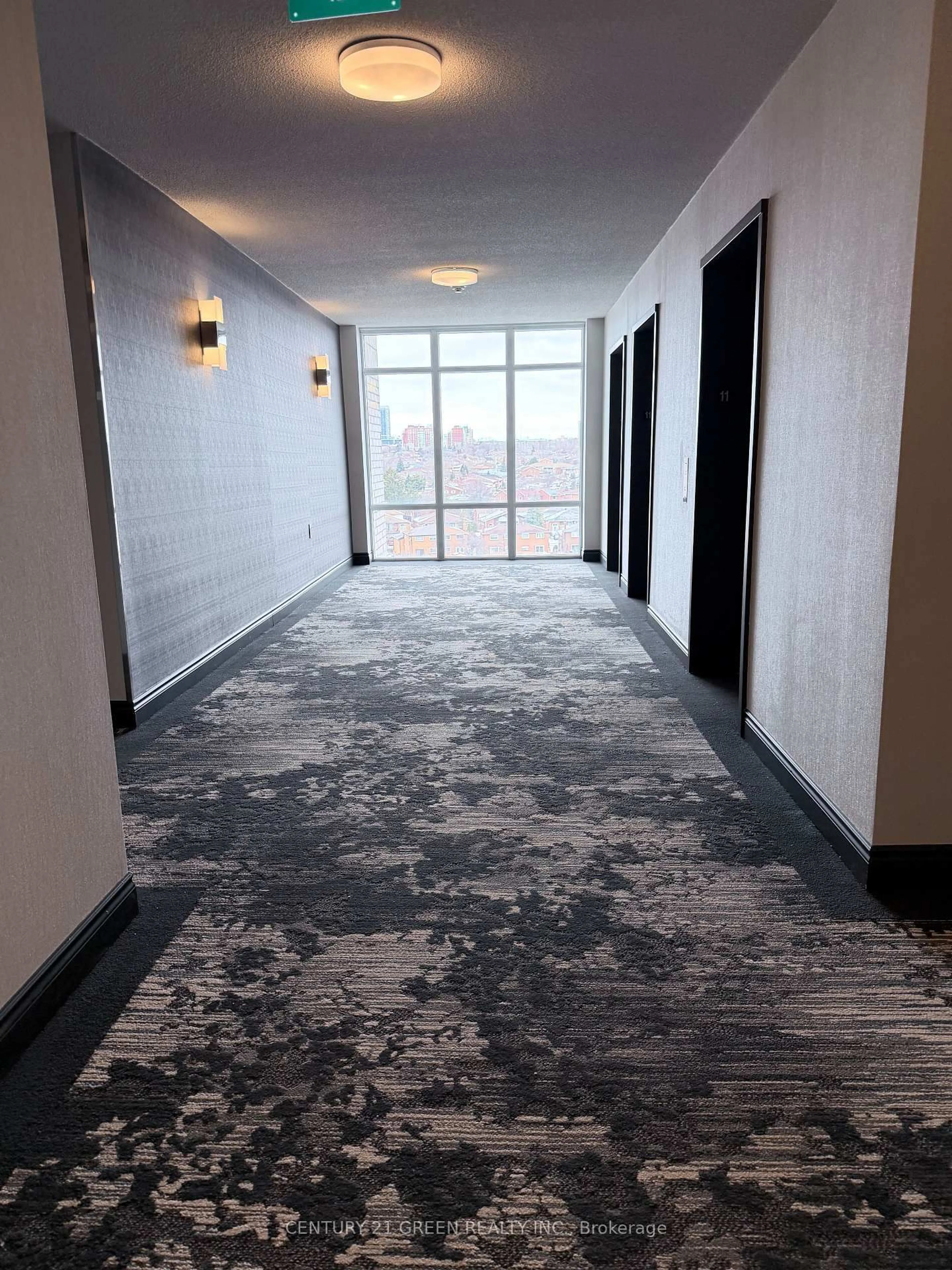 Indoor foyer for 200 Burnhamthorpe Rd #1103, Mississauga Ontario L5A 4L4