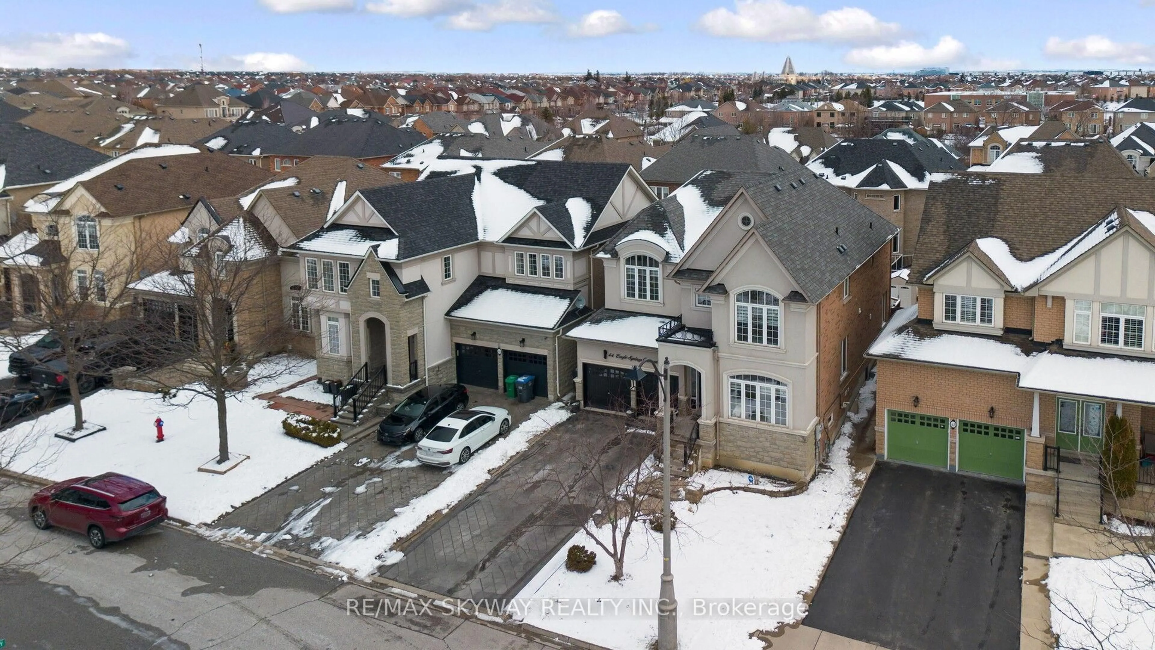 A pic from outside/outdoor area/front of a property/back of a property/a pic from drone, street for 44 Eaglesprings Cres, Brampton Ontario L6P 2W2