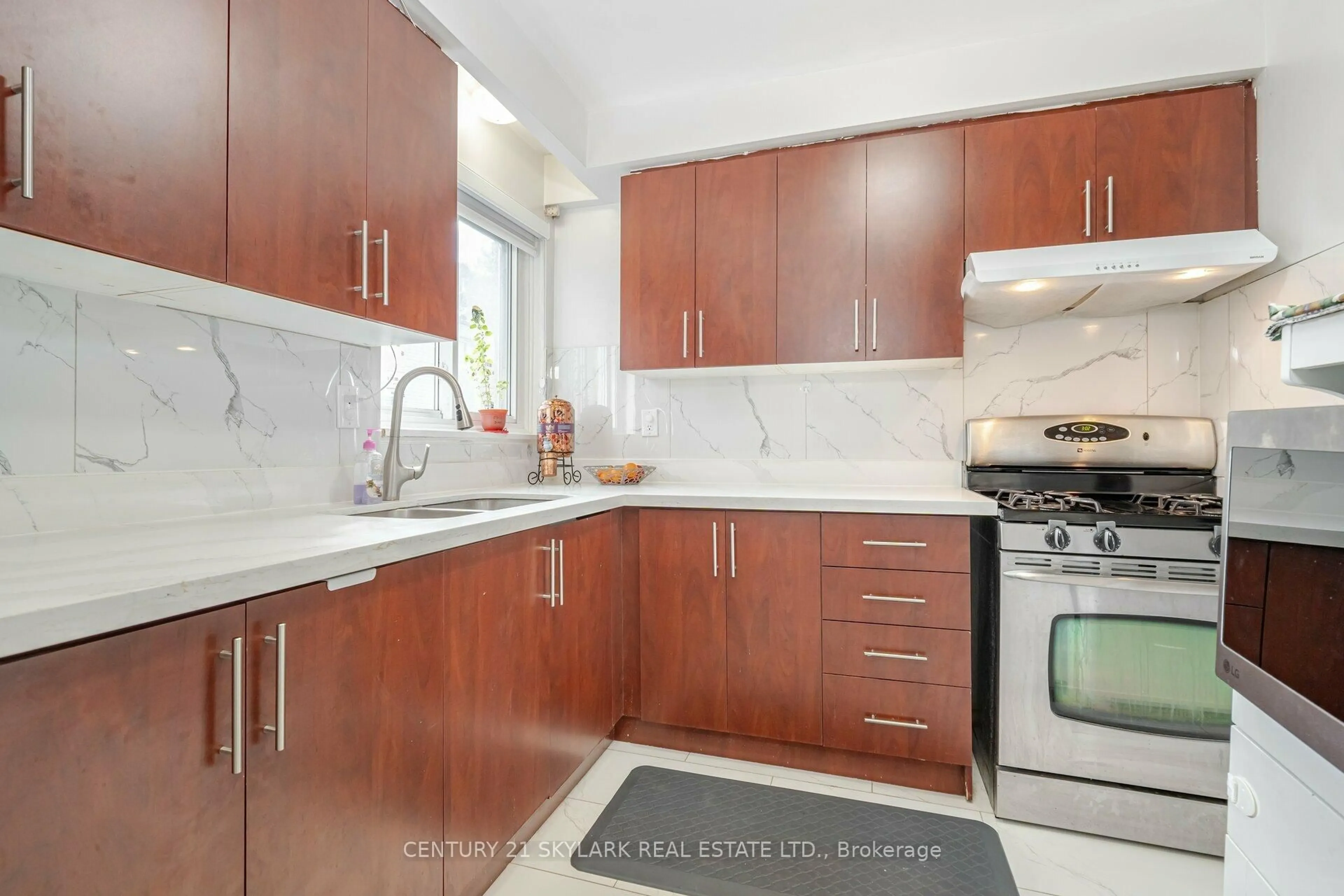 Standard kitchen, unknown for 435 Silverstone Dr #26, Toronto Ontario M9V 3K7