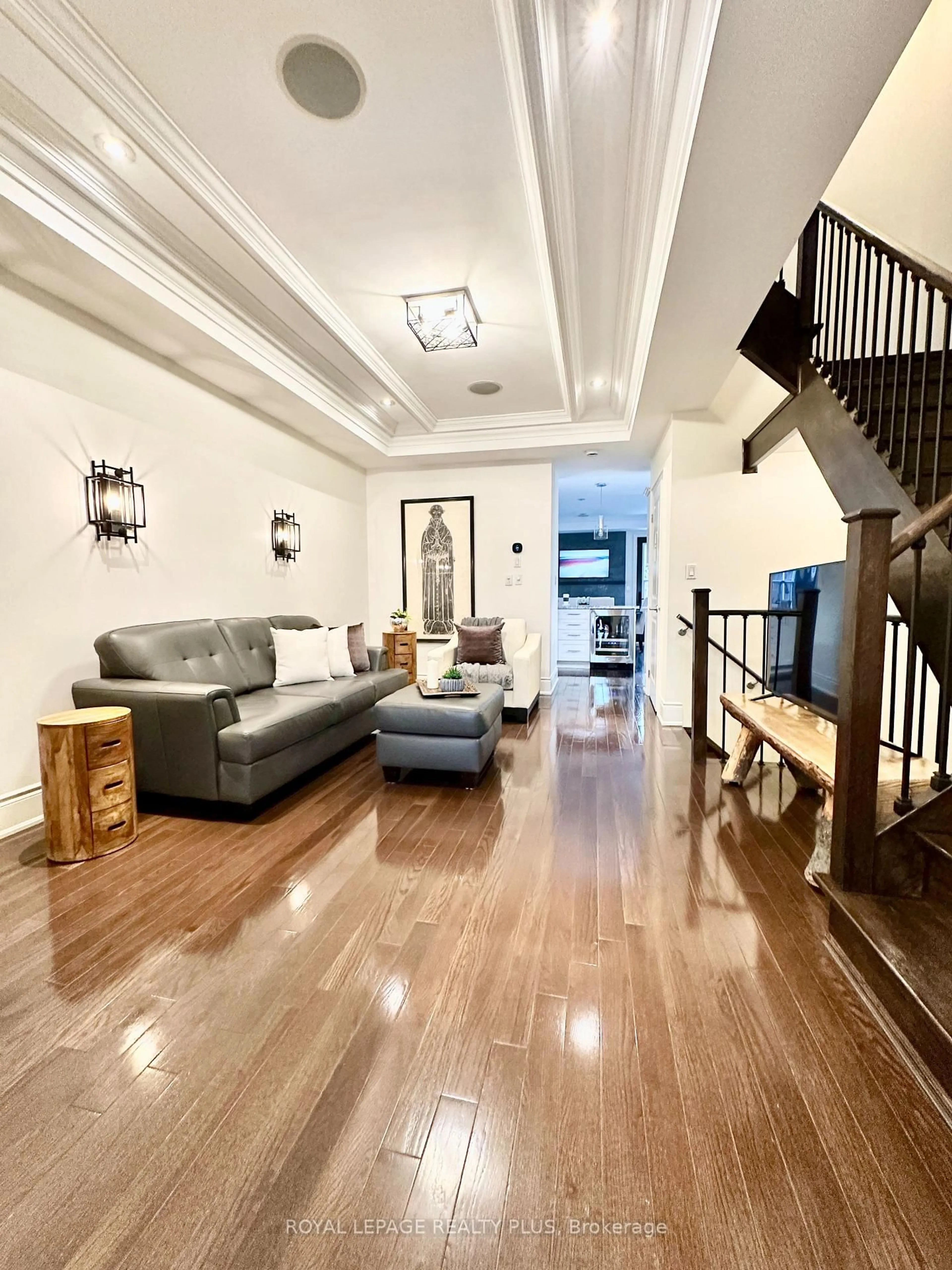 Indoor foyer for 142 Rebecca St, Oakville Ontario L6K 1J5