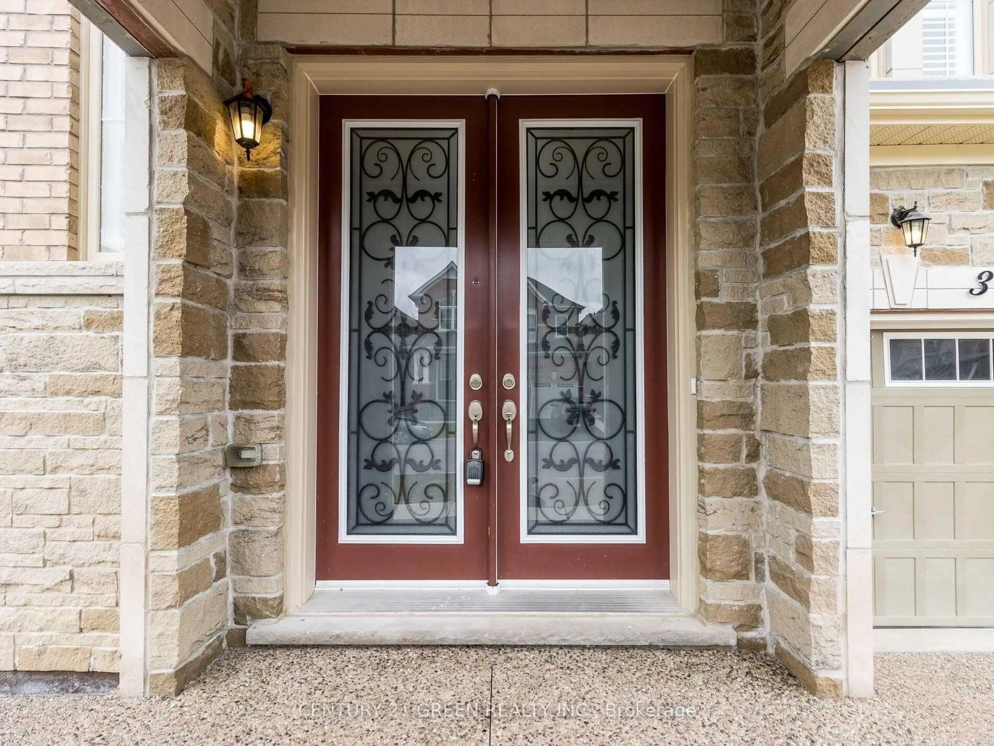 Indoor entryway for 39 Argelia Cres, Brampton Ontario L6X 5N5