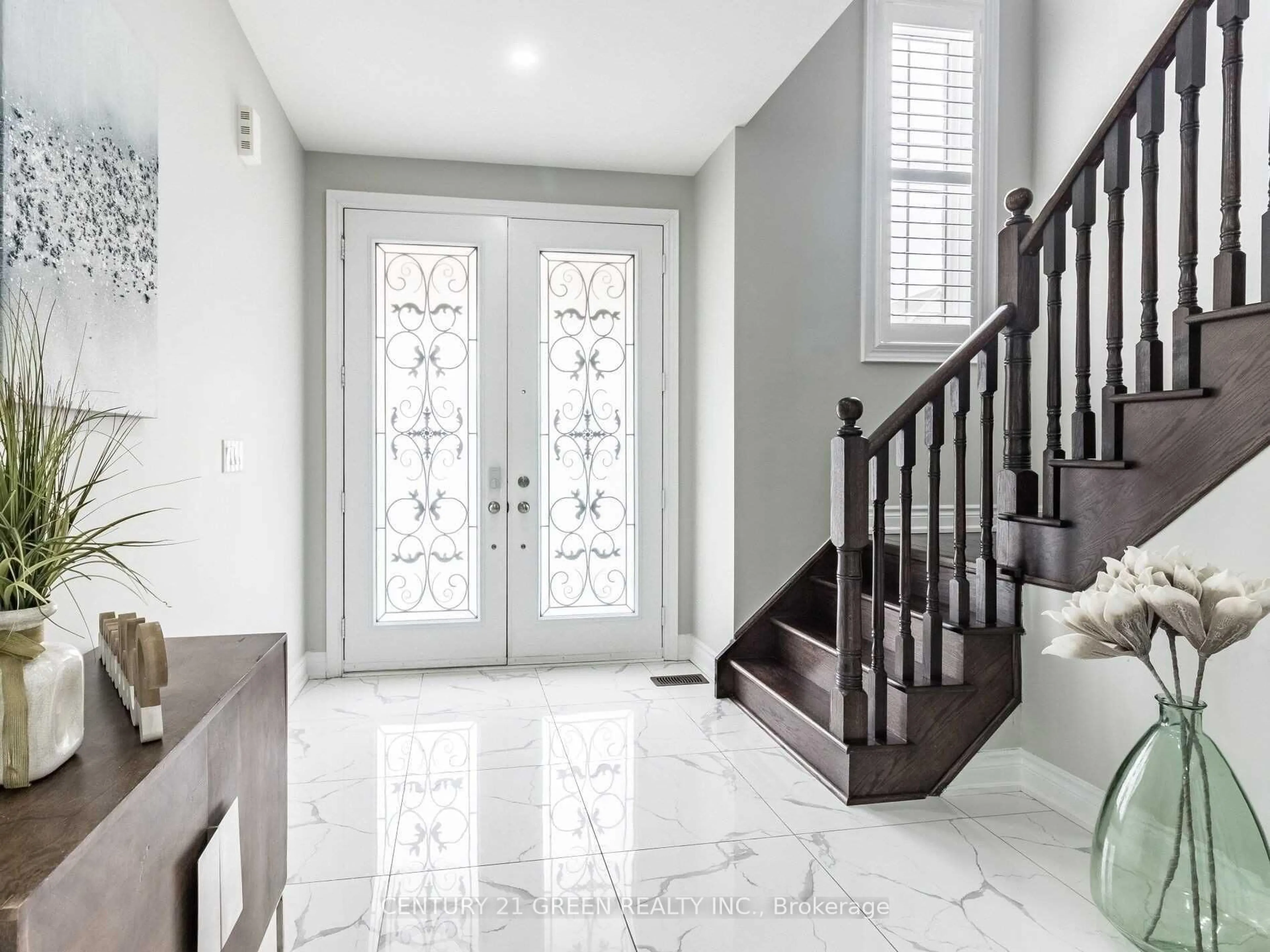 Indoor entryway for 39 Argelia Cres, Brampton Ontario L6X 5N5