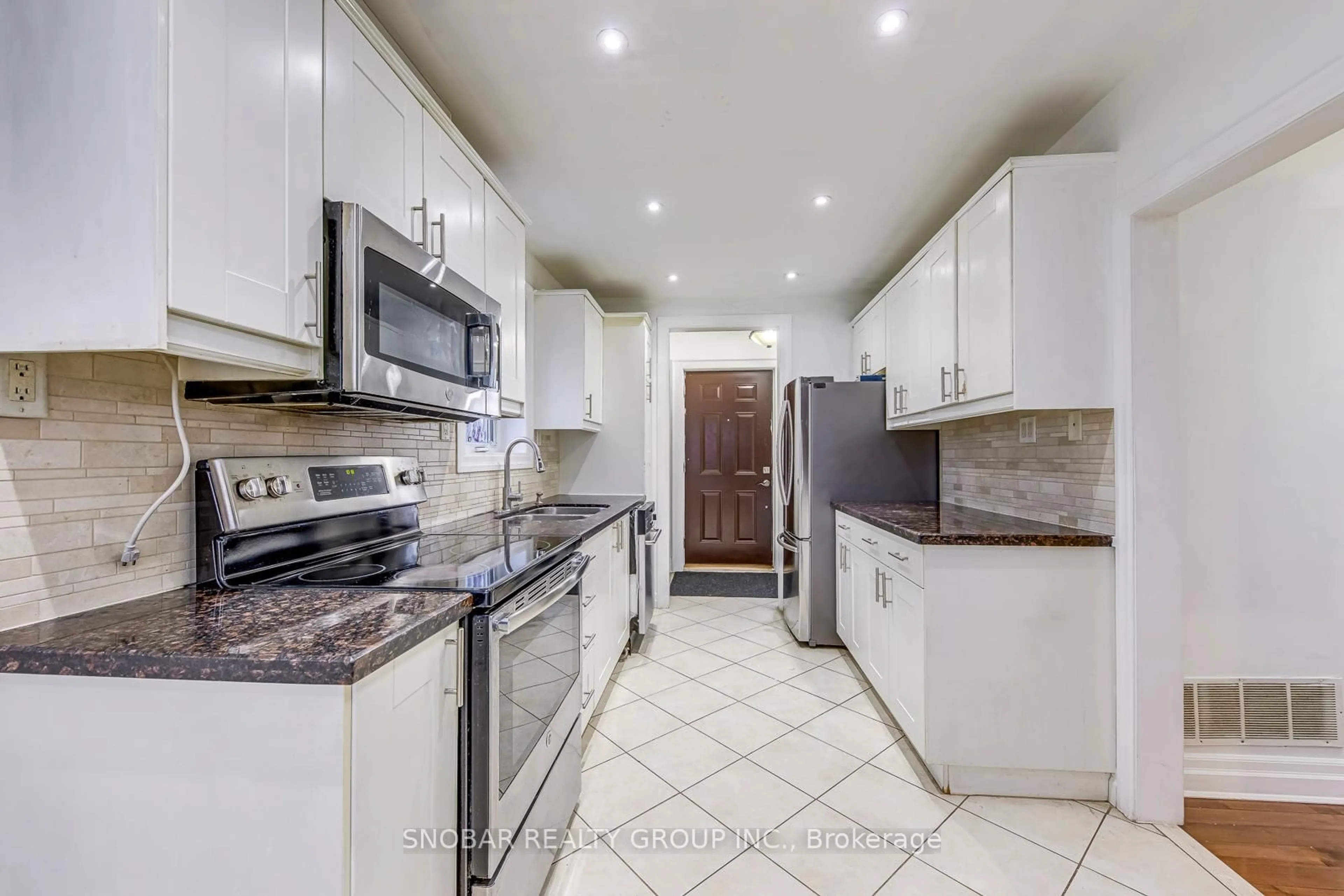 Standard kitchen, ceramic/tile floor for 31 Genthorn Ave, Toronto Ontario M9W 2S8