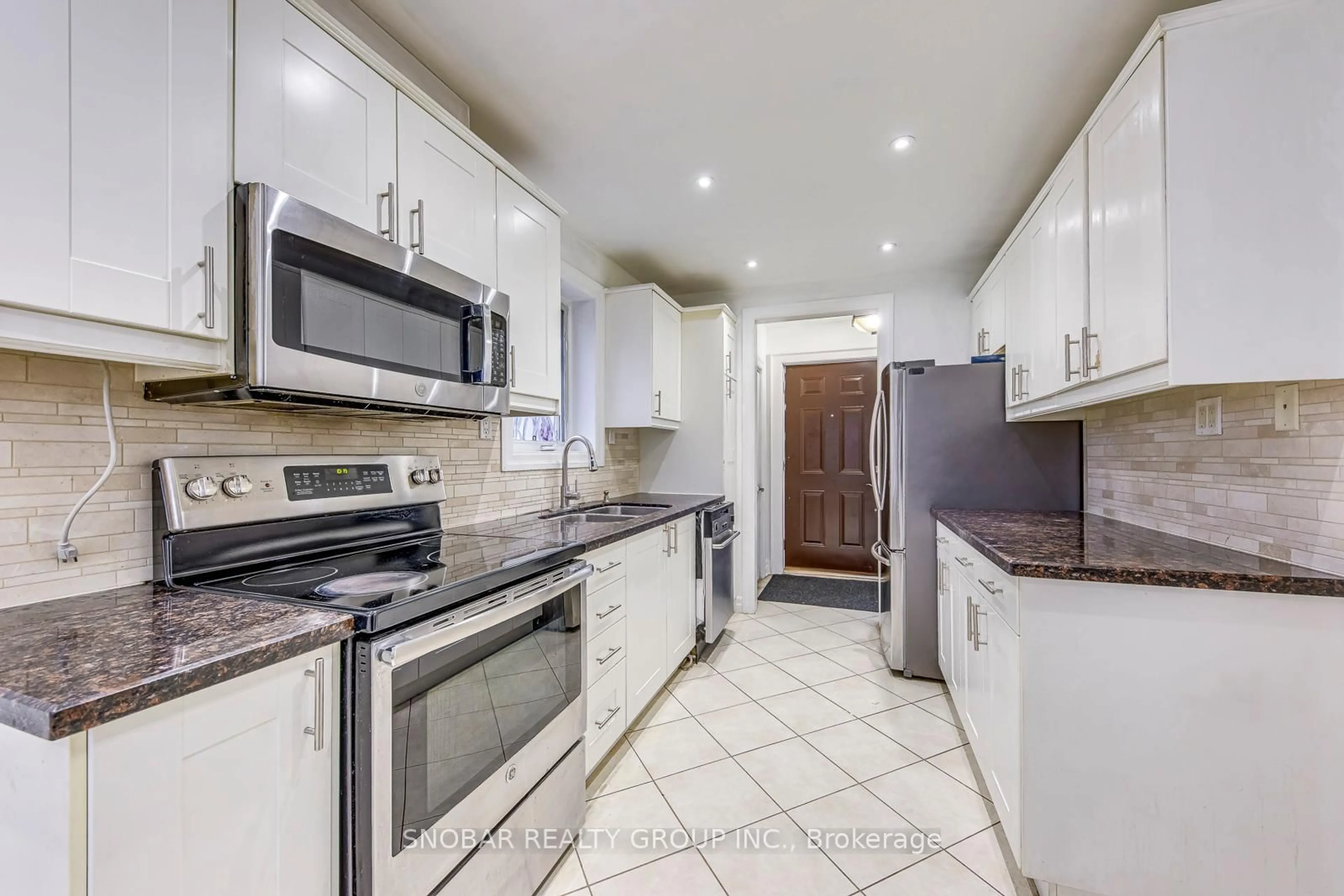 Standard kitchen, ceramic/tile floor for 31 Genthorn Ave, Toronto Ontario M9W 2S8