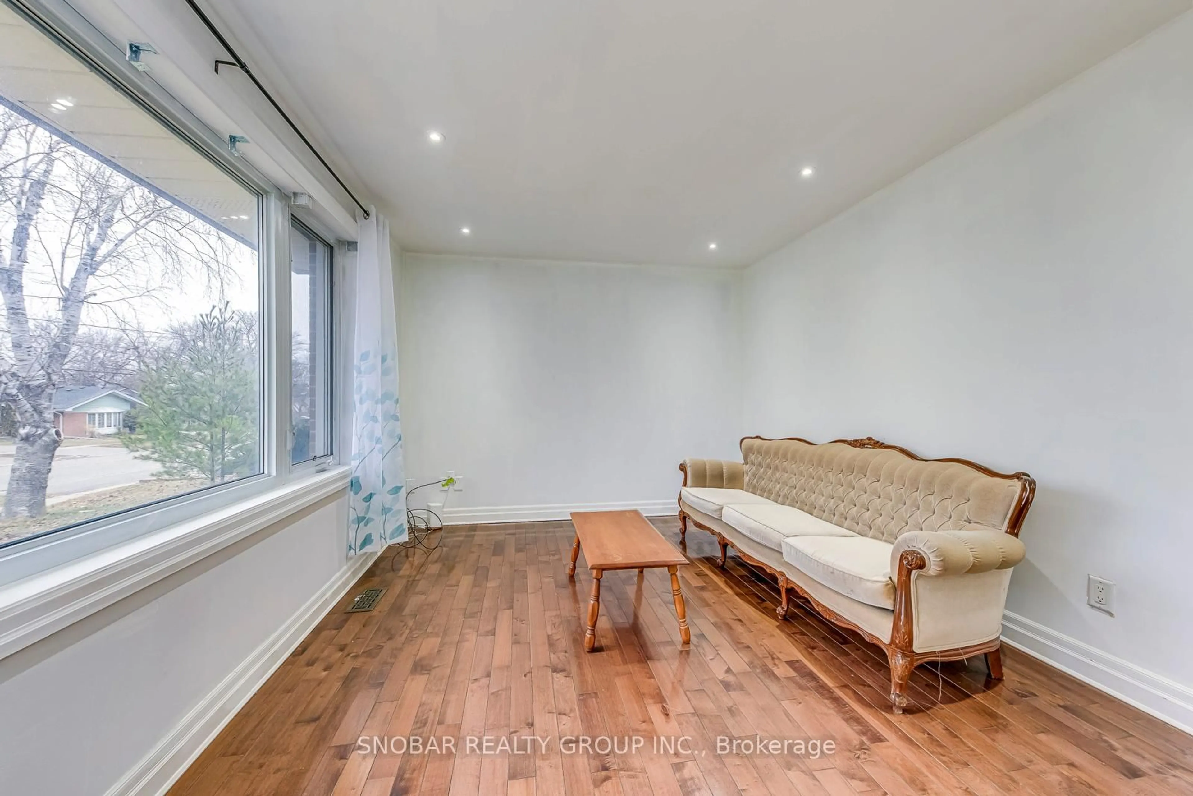 A pic of a room for 31 Genthorn Ave, Toronto Ontario M9W 2S8