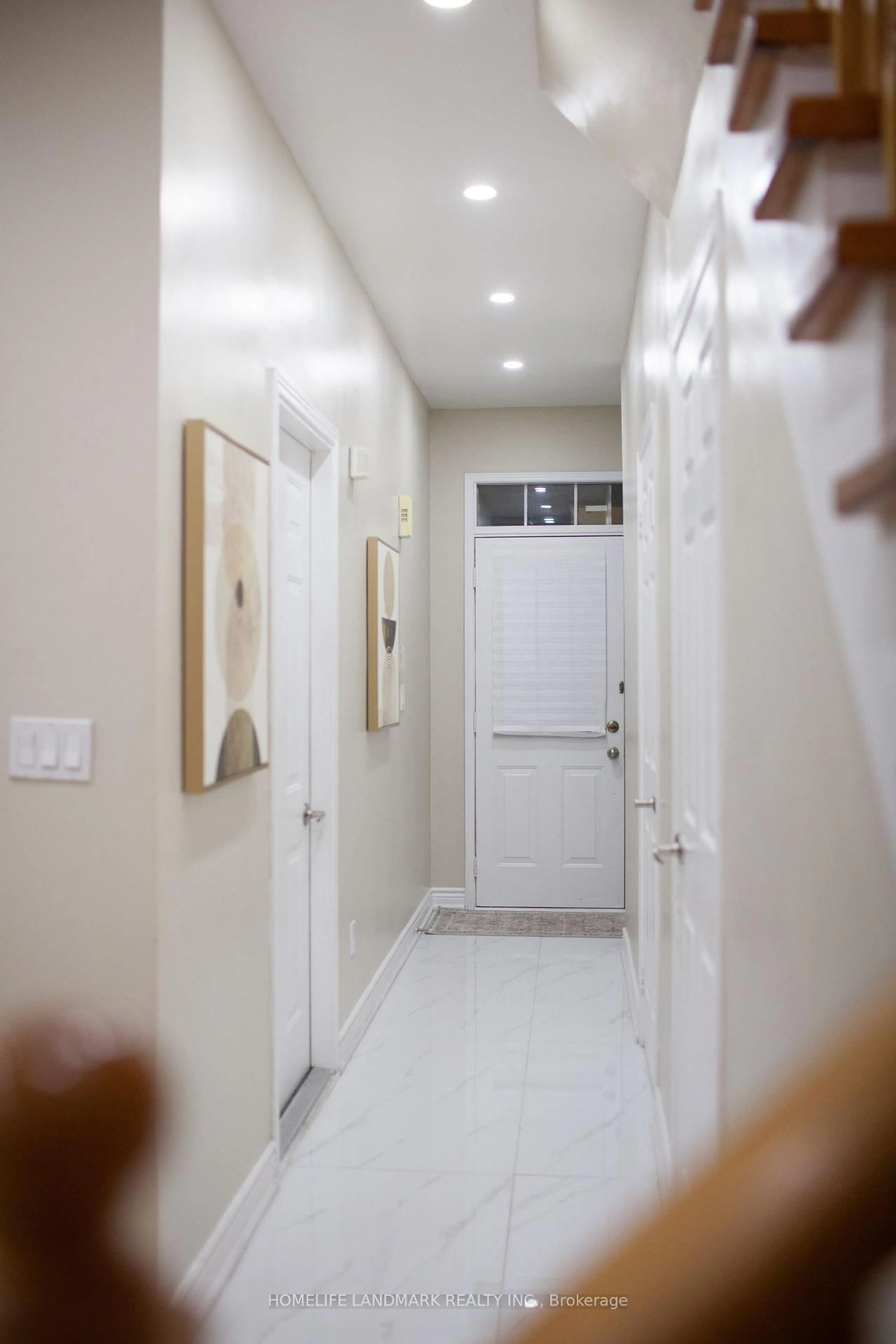 Indoor entryway for 24 Cherryplum Way, Brampton Ontario L6S 6J4