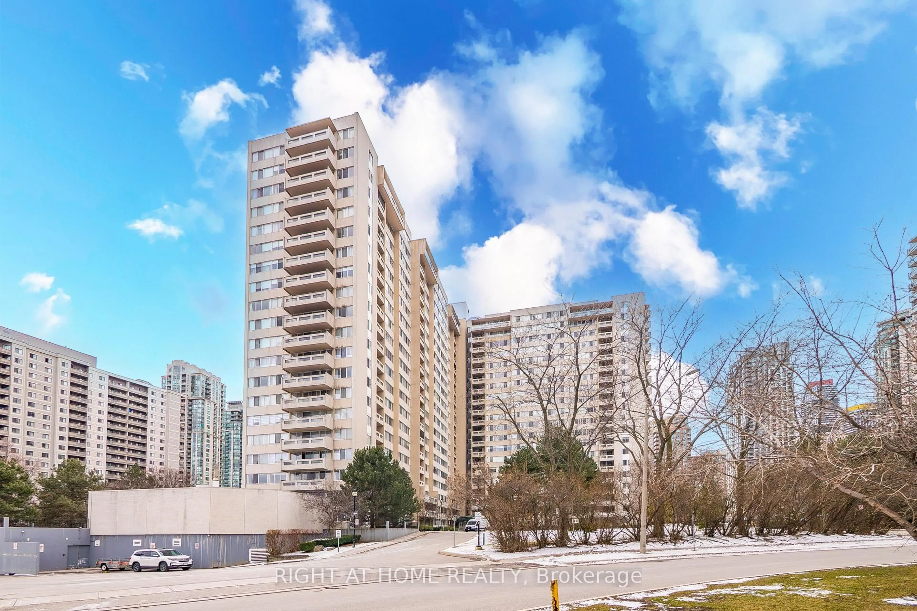 Unknown for 3590 Kaneff Cres #610, Mississauga Ontario L5A 3X3