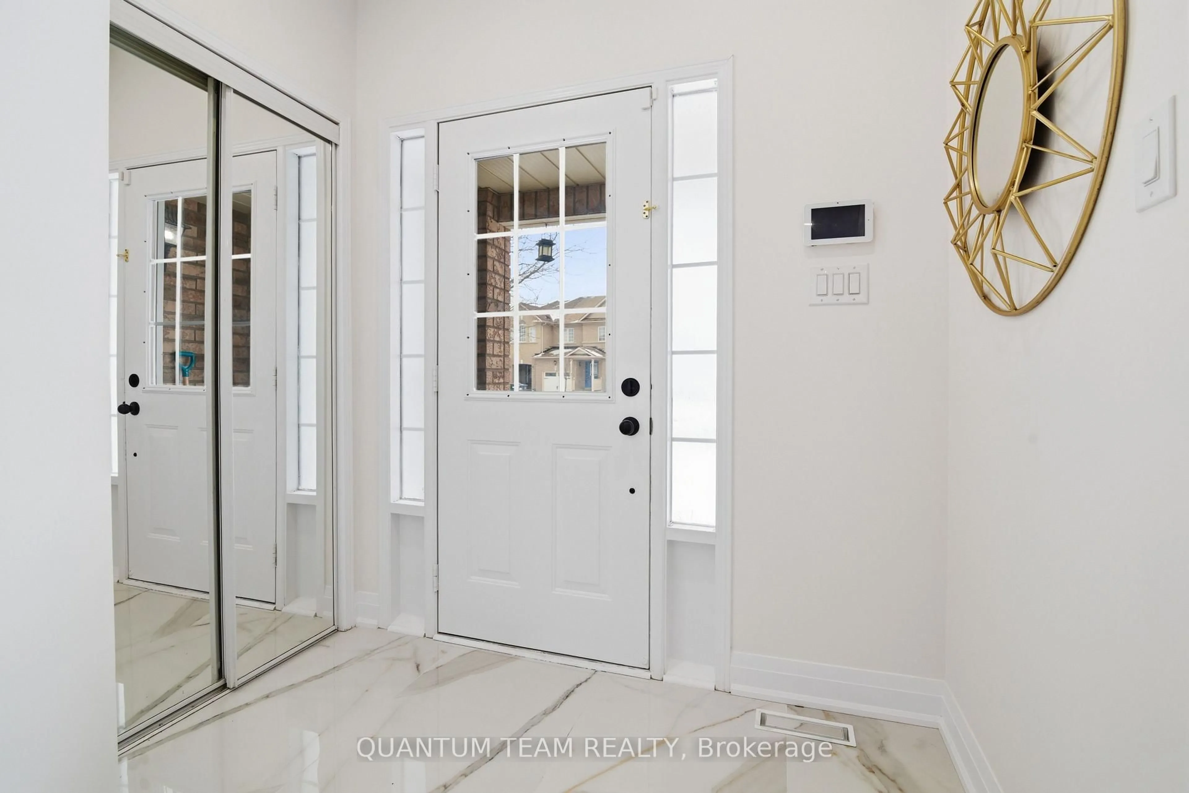 Indoor entryway for 14 Arabia Gate, Brampton Ontario L6R 2N9