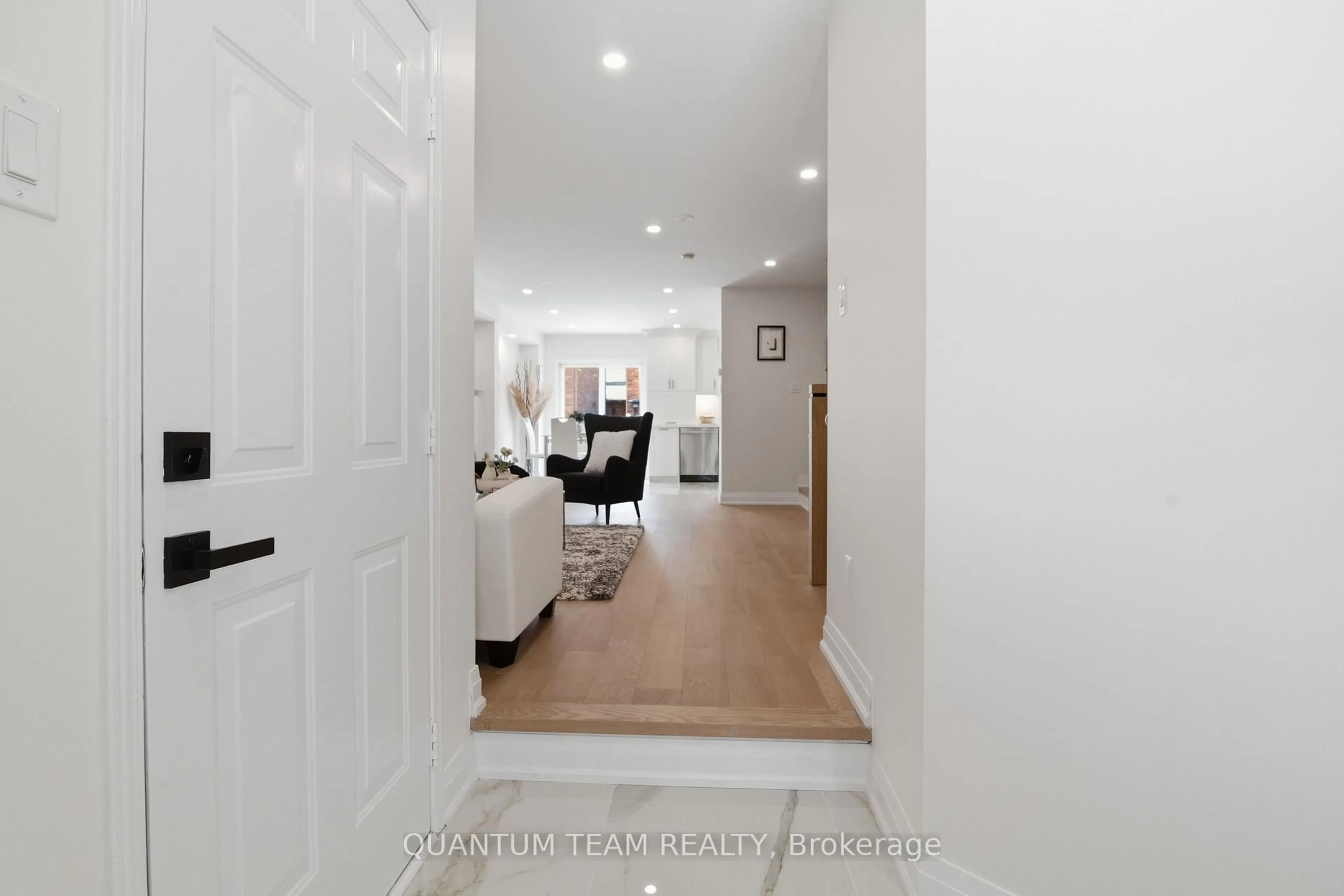 Indoor entryway for 14 Arabia Gate, Brampton Ontario L6R 2N9
