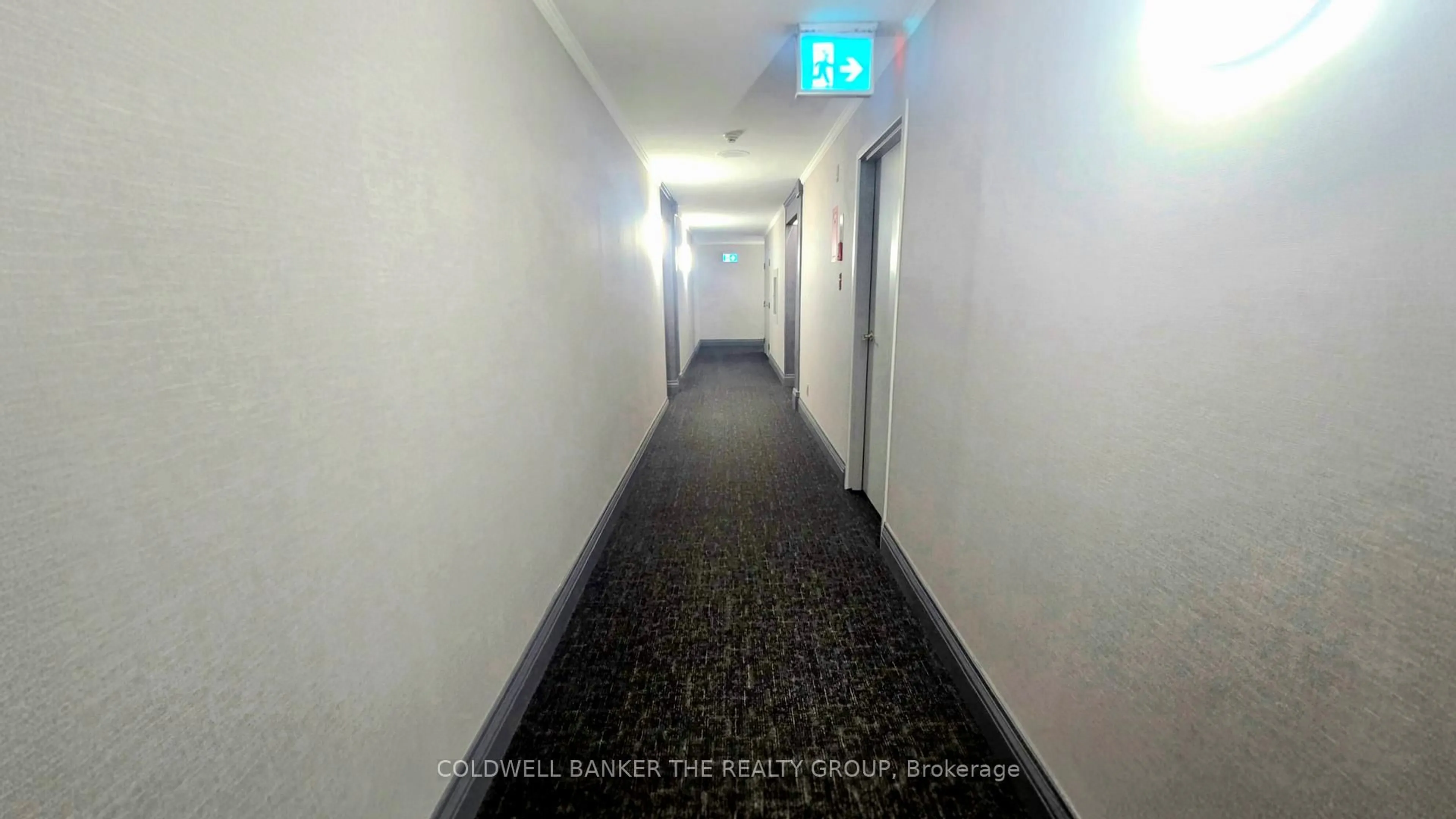 Indoor foyer for 330 Mill St #410, Brampton Ontario L6Y 3V3