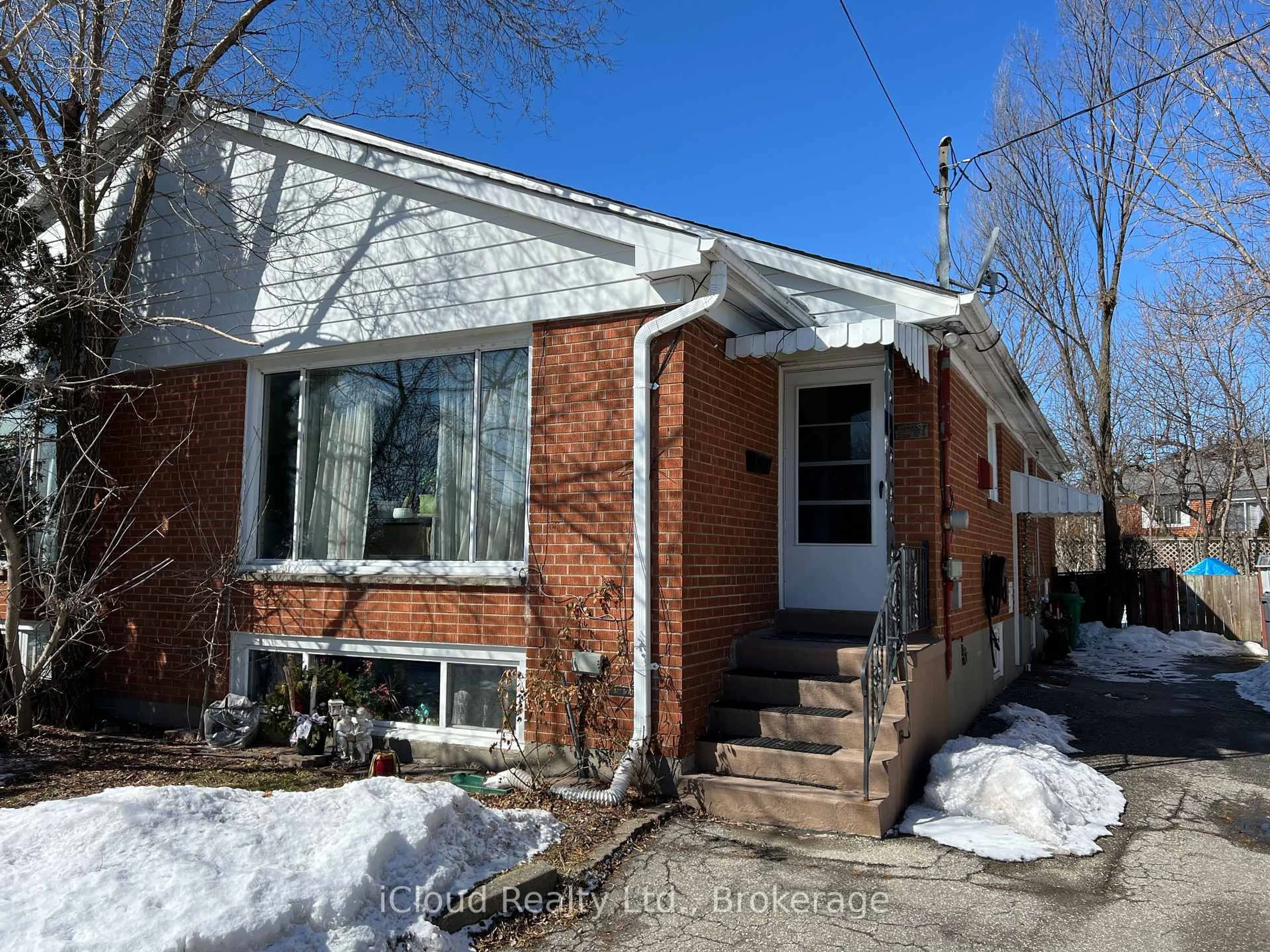 Home with brick exterior material, street for 3587 Ashcroft Cres, Mississauga Ontario L5C 2E6