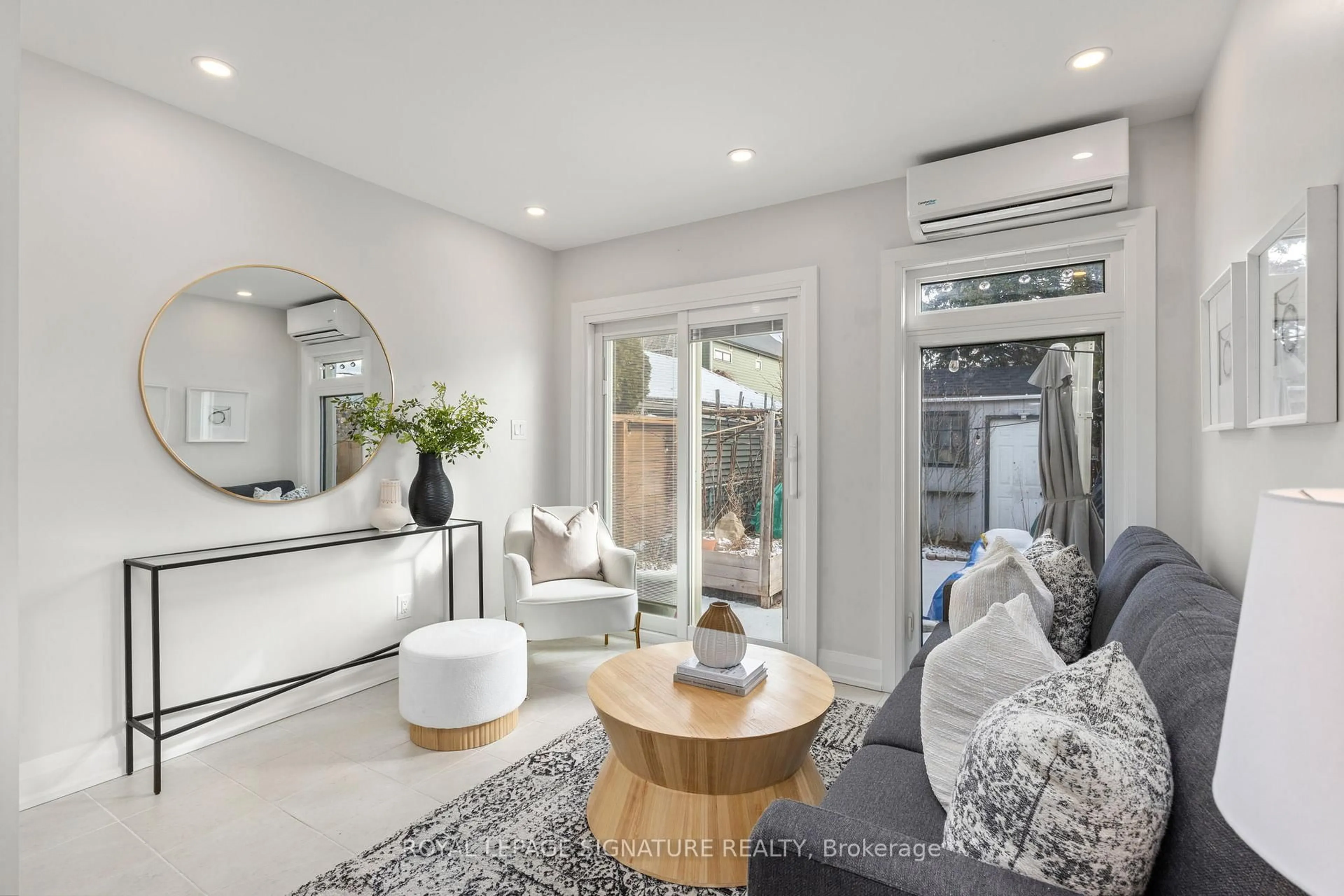 Living room with furniture, unknown for 493 Jane St, Toronto Ontario M6S 4A1