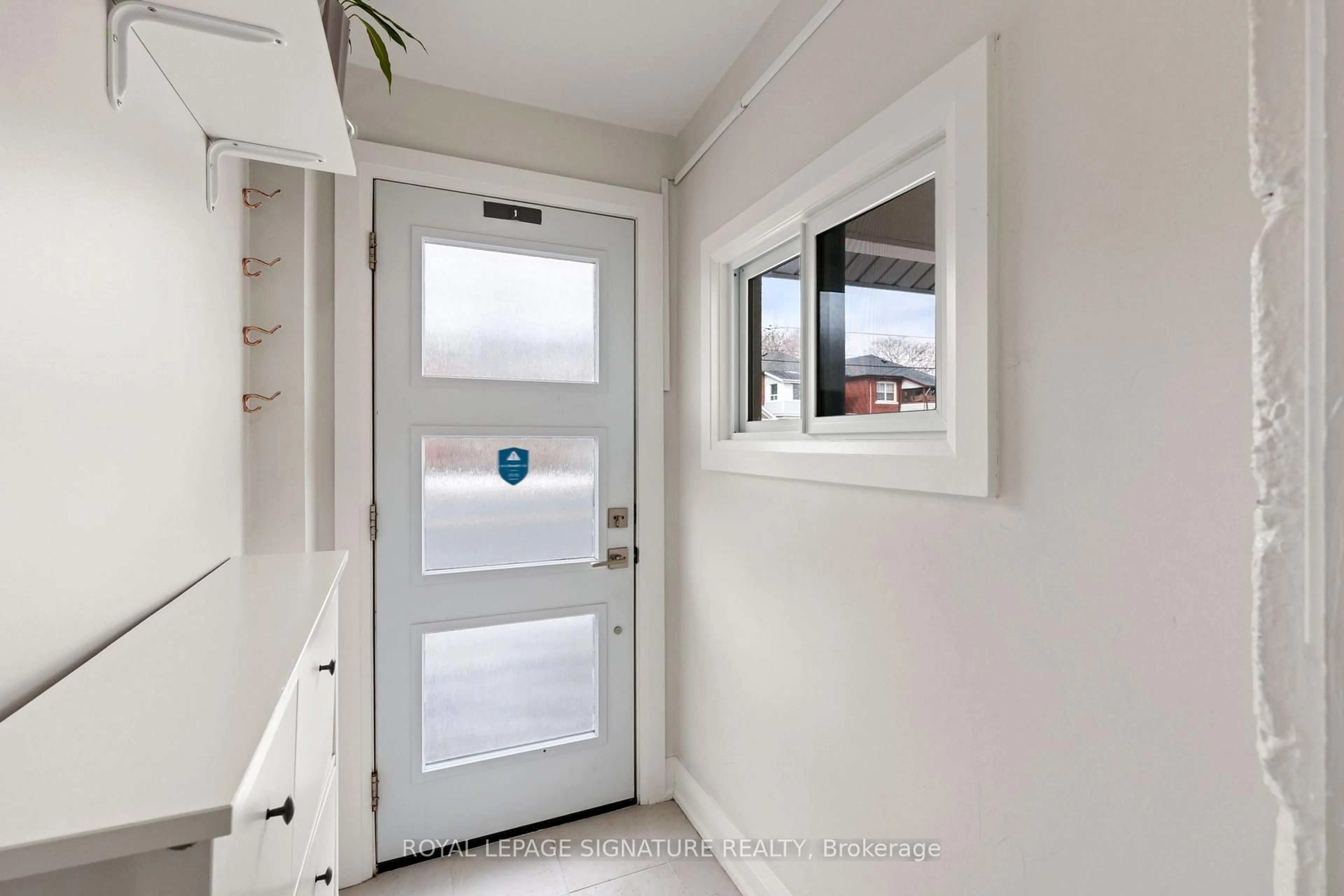 Indoor entryway for 493 Jane St, Toronto Ontario M6S 4A1