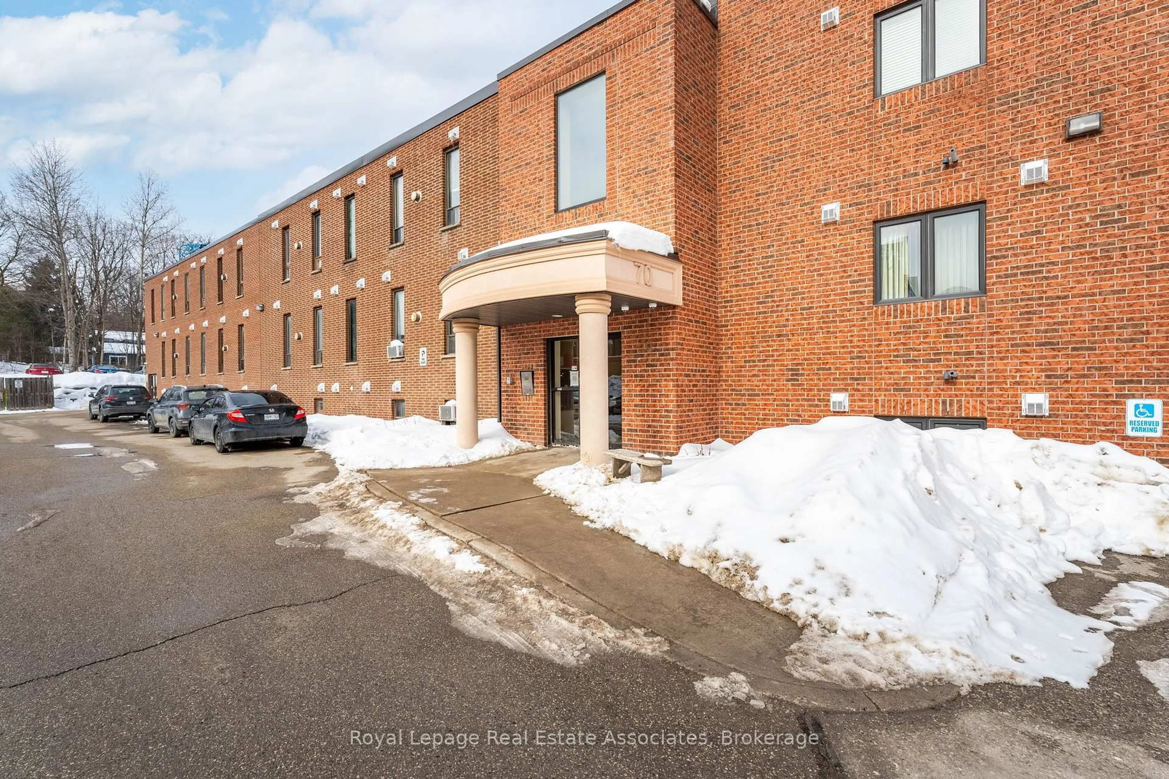 Indoor foyer for 70 First St #102, Orangeville Ontario L9W 2E5