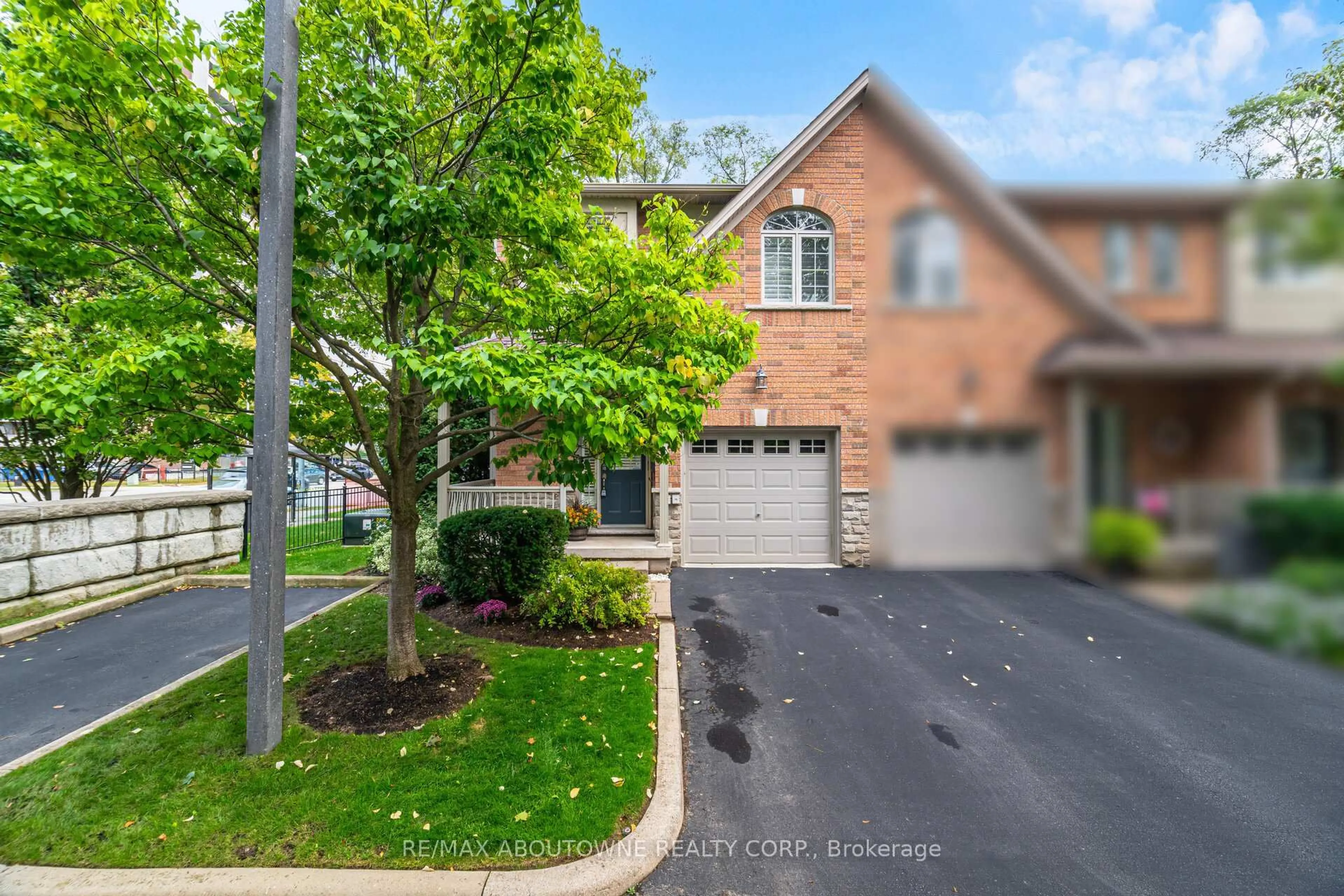 Home with brick exterior material, street for 540 Guelph Line #1, Burlington Ontario L7R 3M4