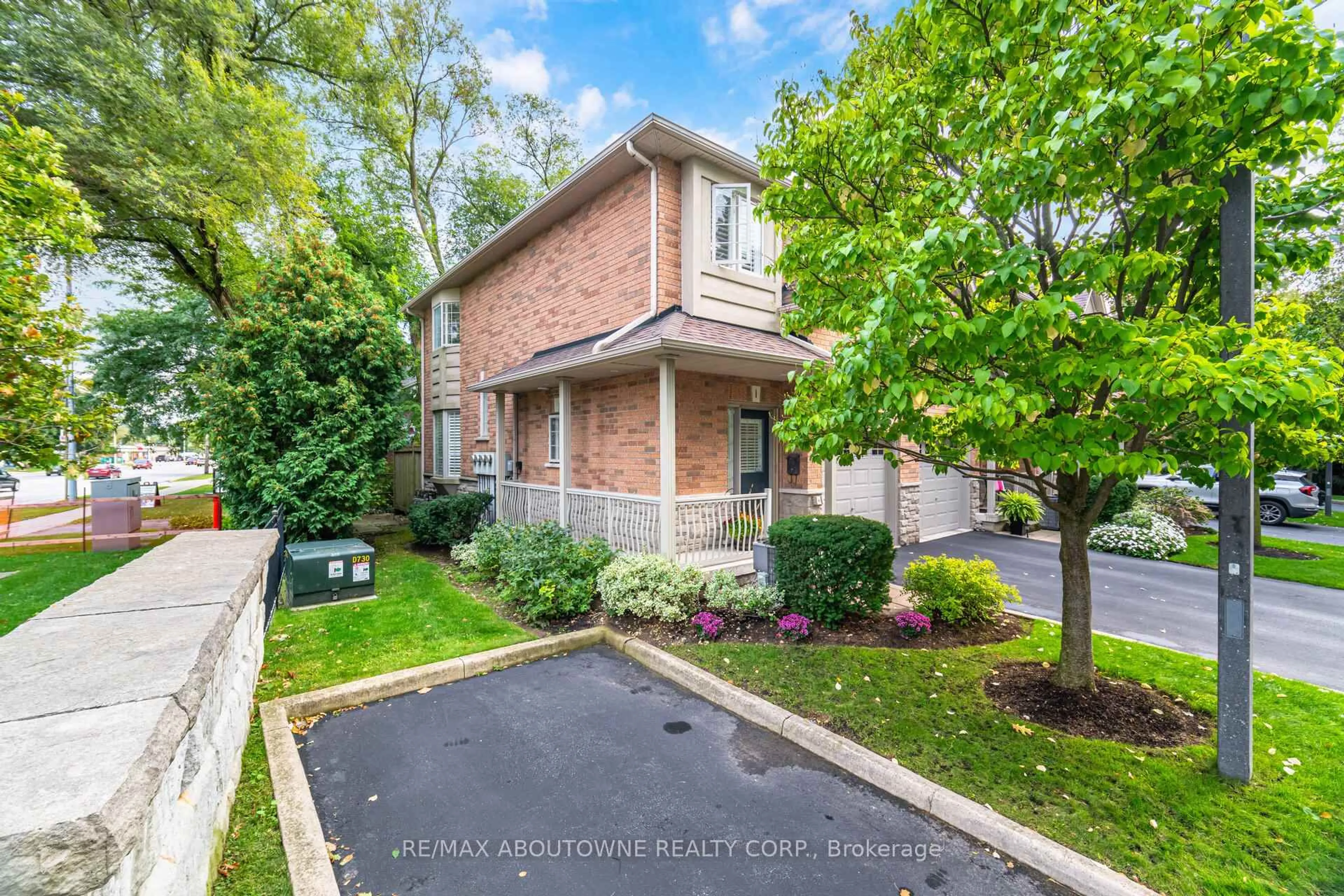 Home with brick exterior material, street for 540 Guelph Line #1, Burlington Ontario L7R 3M4