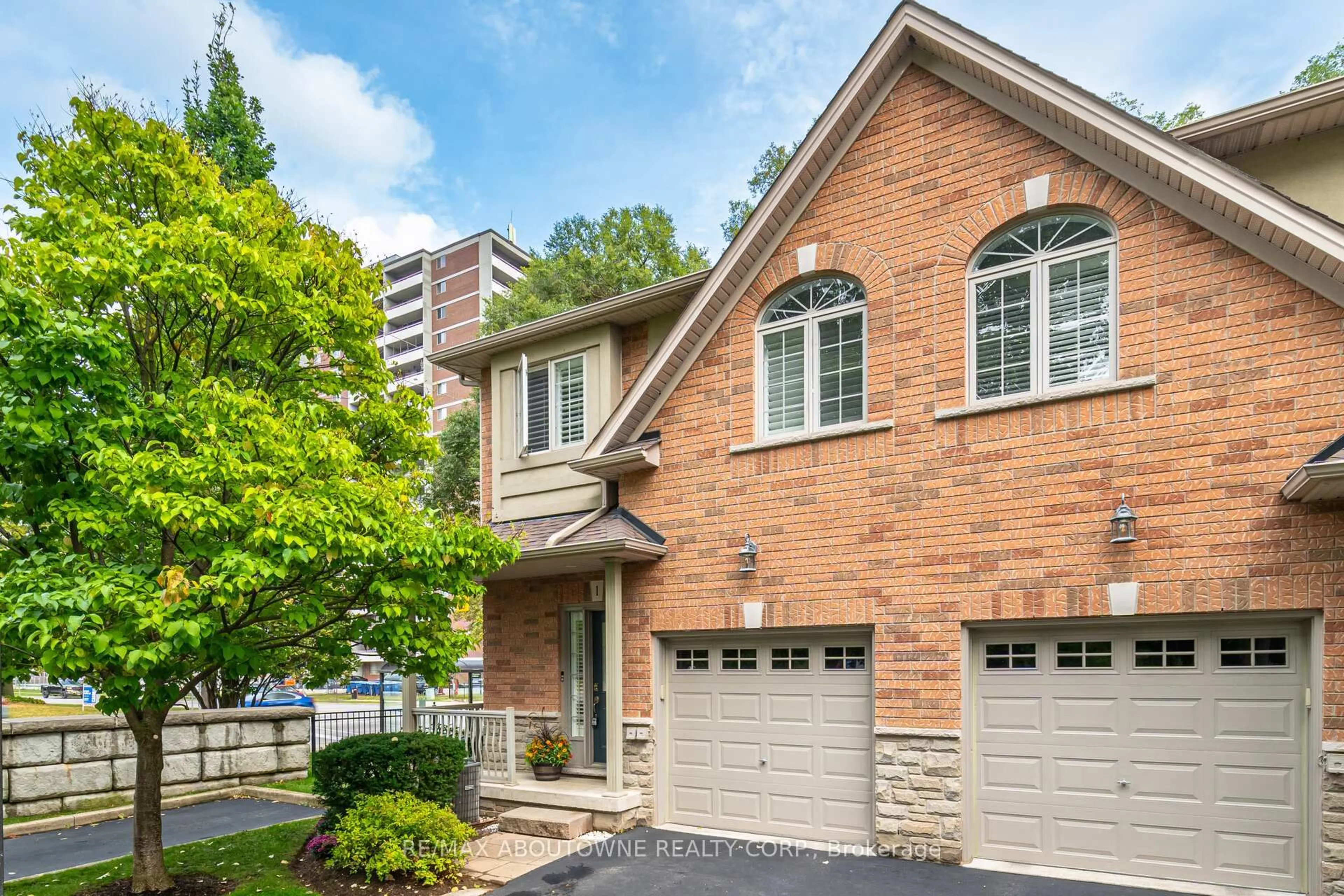 Home with brick exterior material, street for 540 Guelph Line #1, Burlington Ontario L7R 3M4