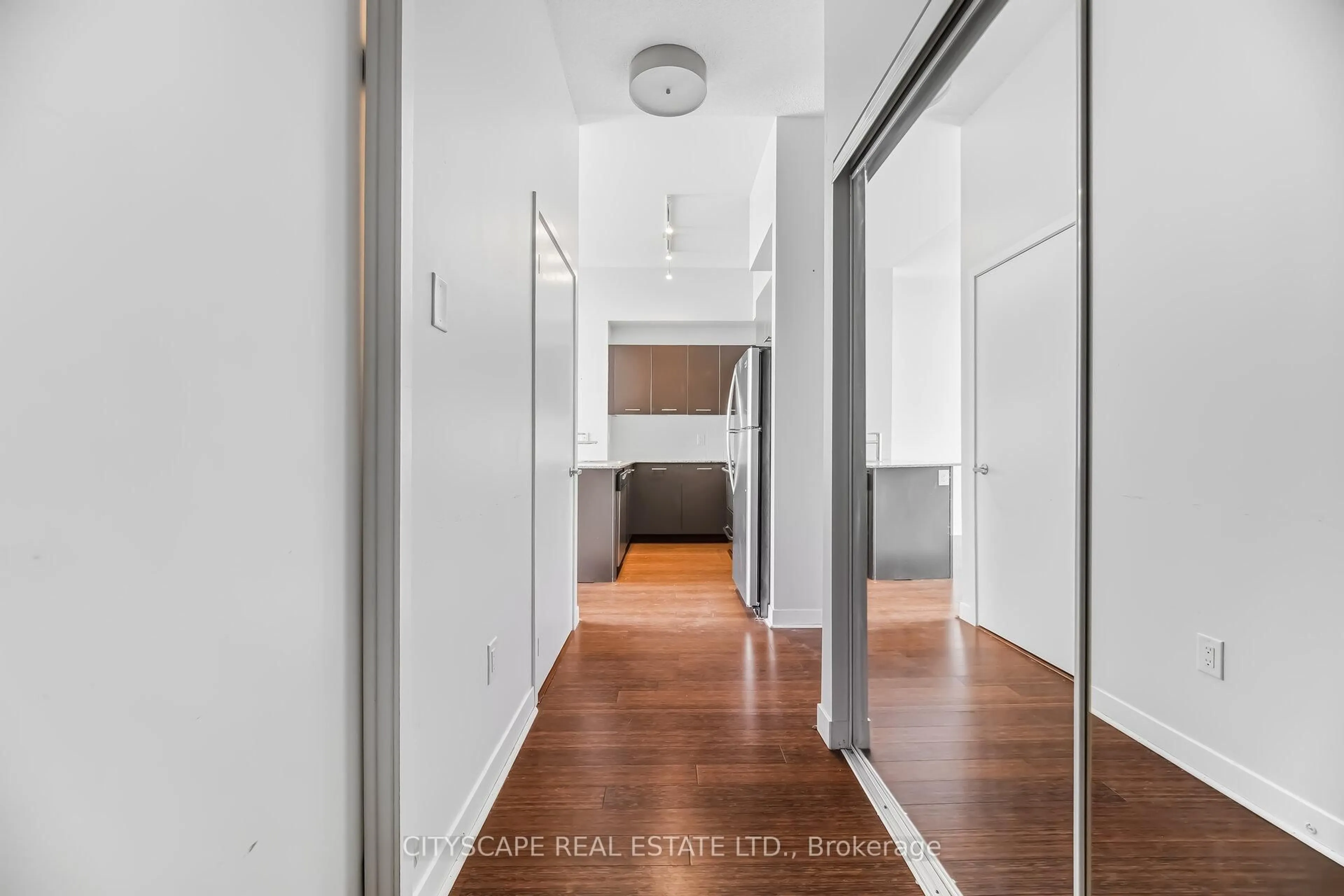 Indoor foyer for 360 Square One Dr #3212, Mississauga Ontario L5V 3A5