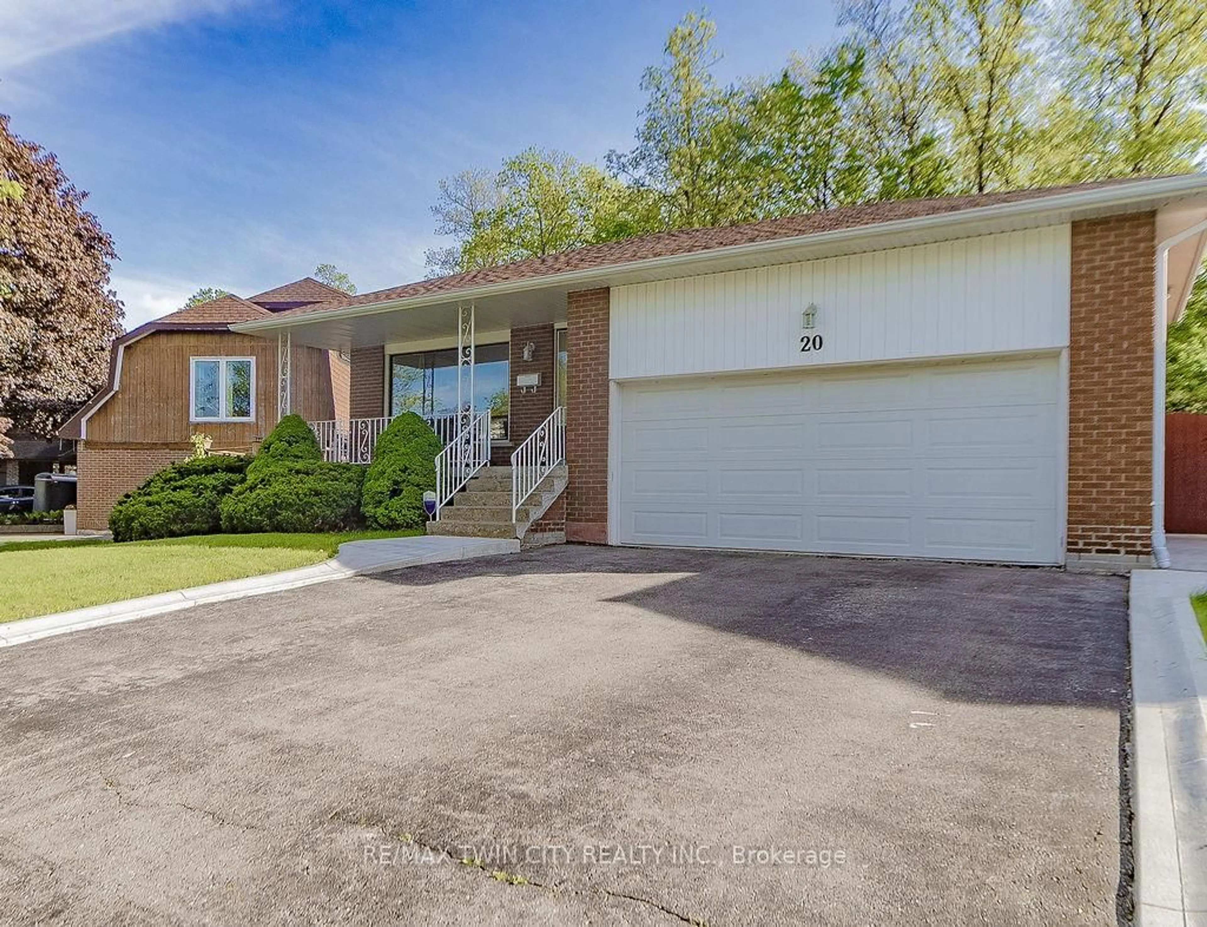 Unknown for 20 Manorcrest St, Brampton Ontario L6S 2X1