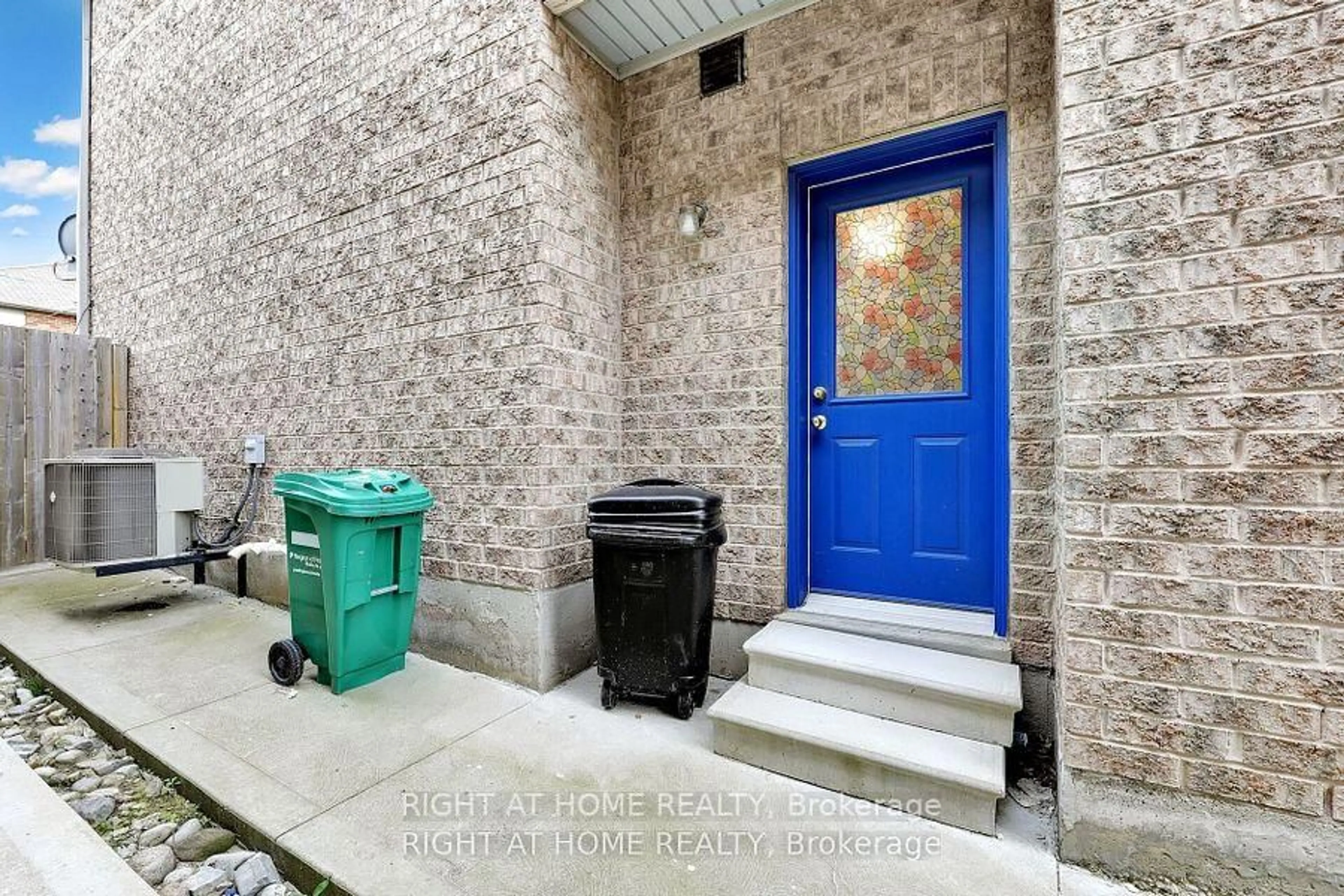 Indoor entryway for 3 SILVERBELL Crt, Brampton Ontario L7A 3V3