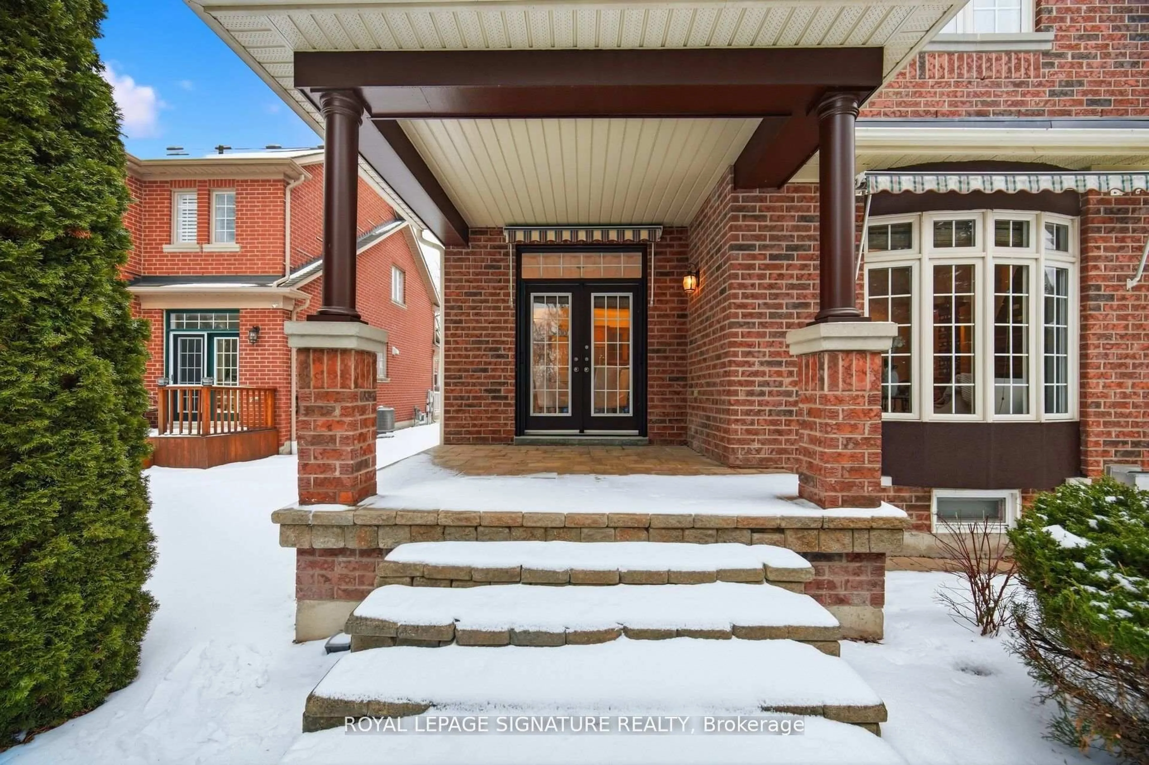 Indoor entryway for 1592 Hallstone Rd, Brampton Ontario L6Y 5K8
