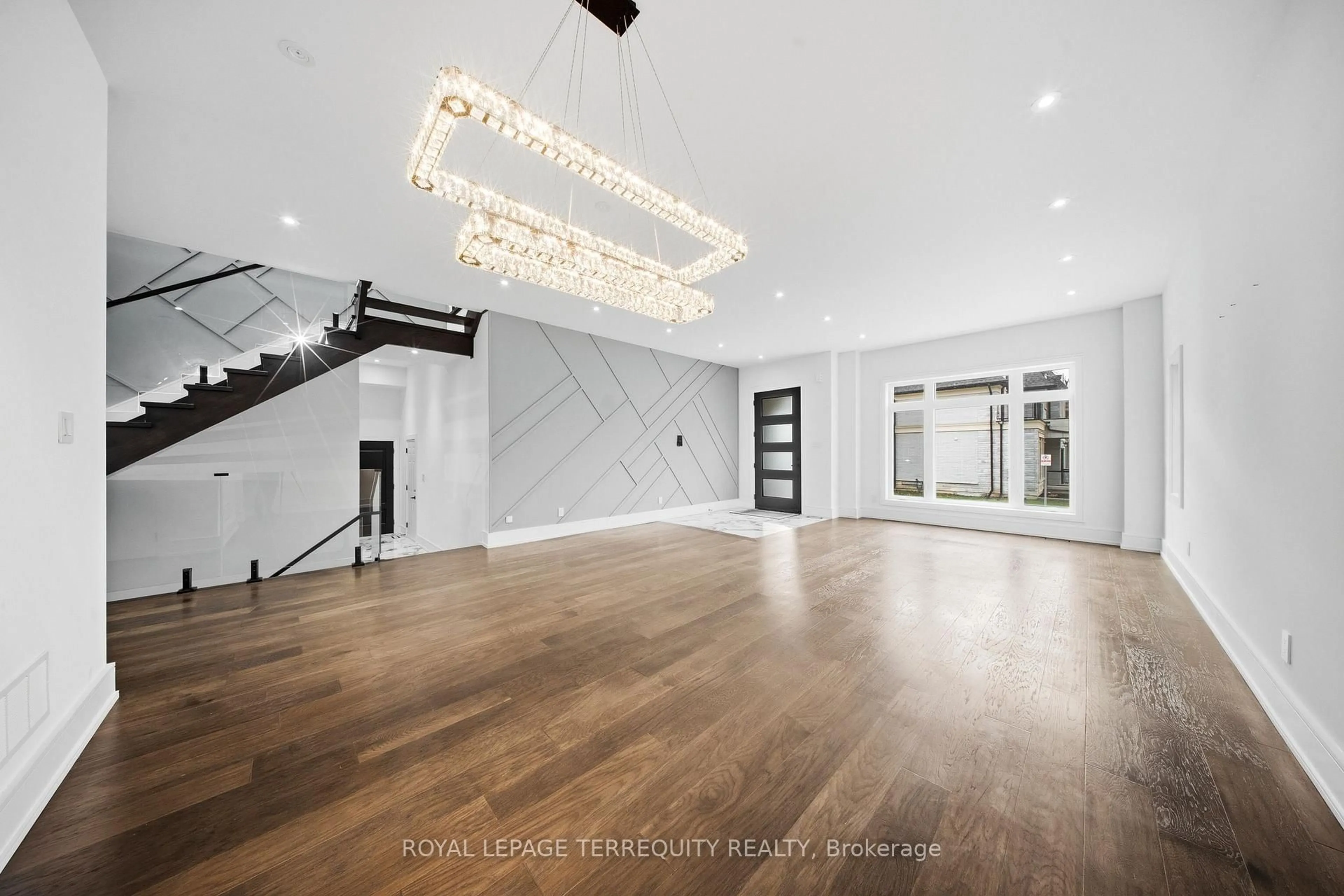 Indoor foyer for 193 Mateo Pl, Mississauga Ontario L5A 0A5