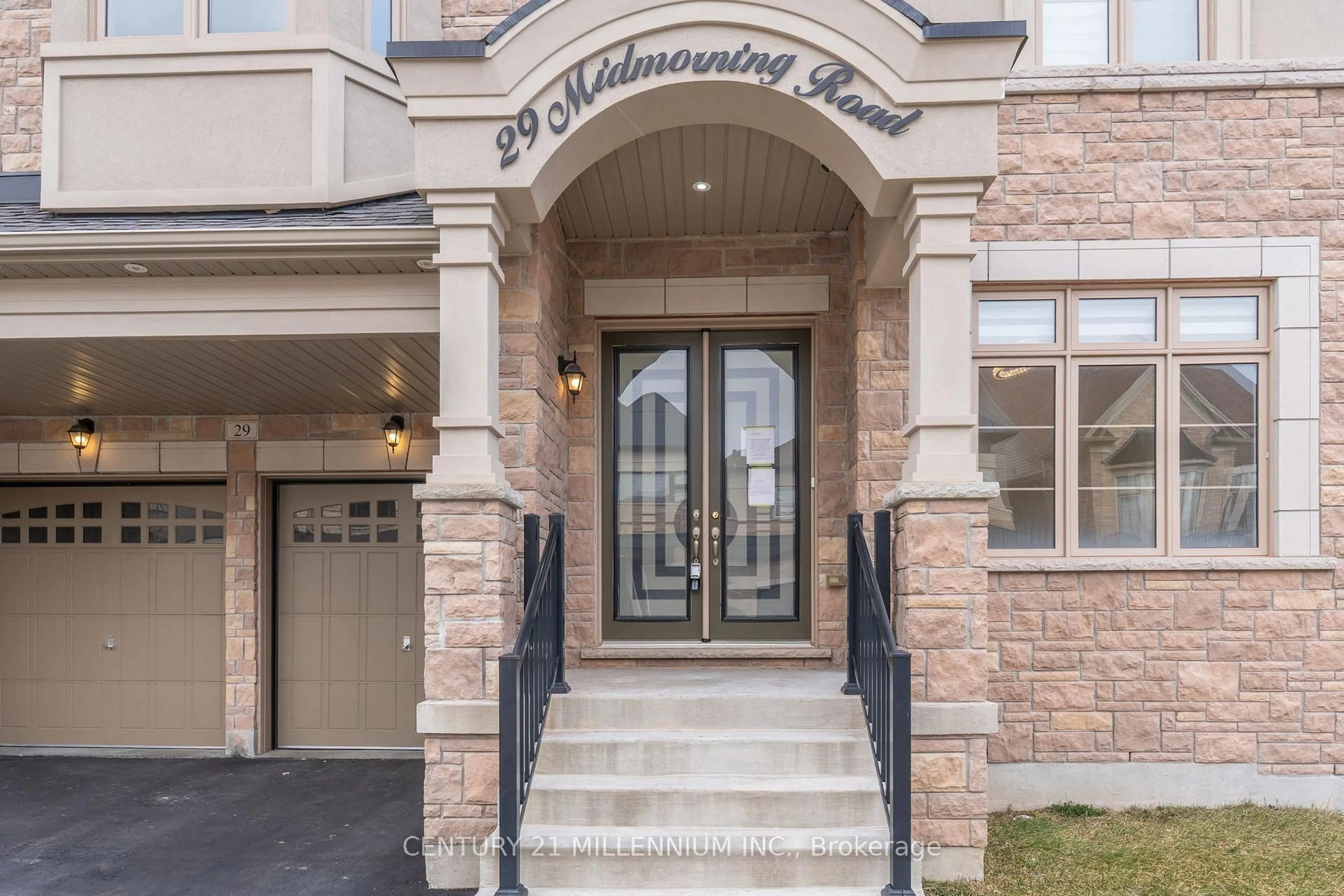 Indoor entryway for 29 Midmorning Rd, Brampton Ontario L6X 5R5