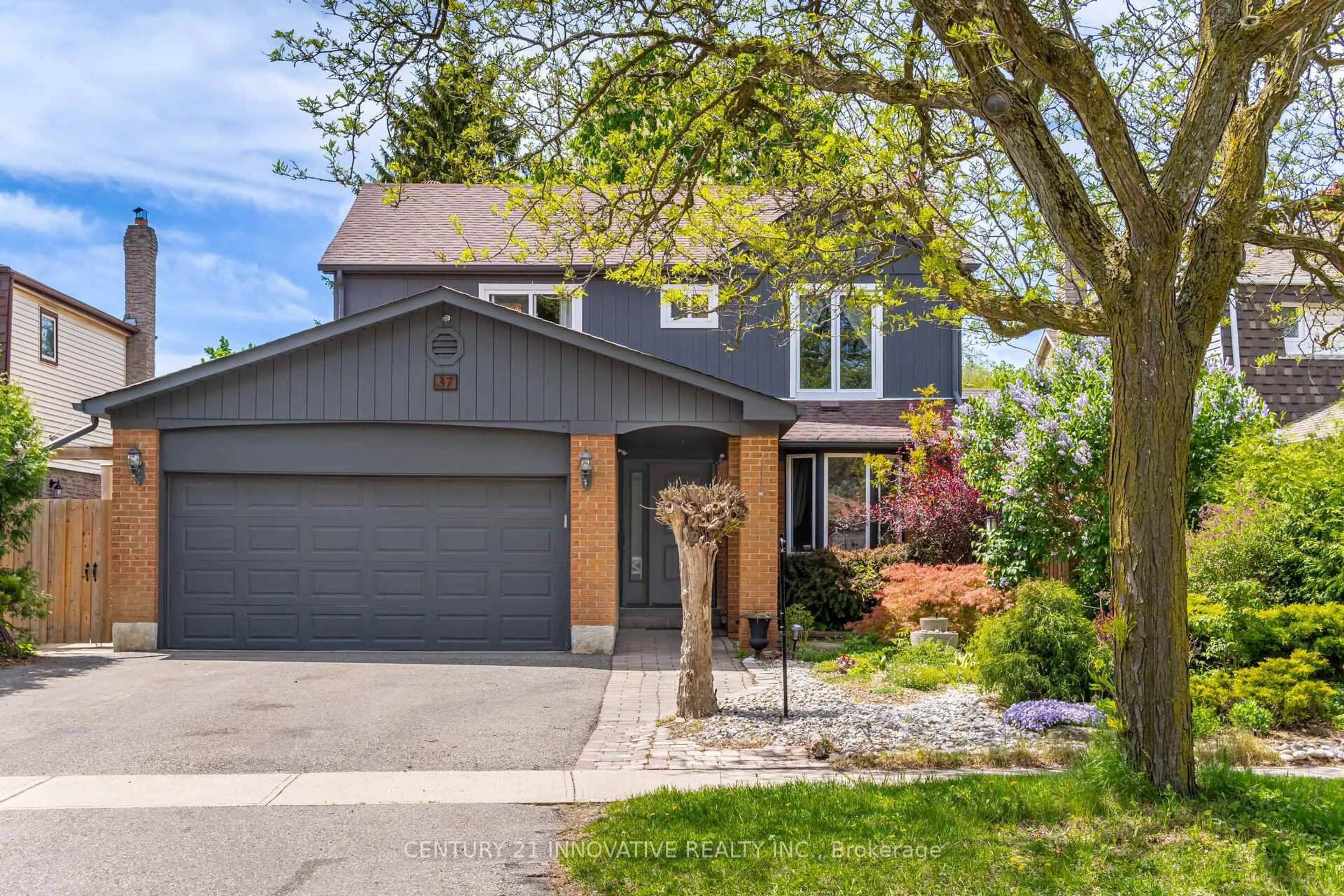 Home with brick exterior material, street for 37 Massey St, Brampton Ontario L6S 2V7