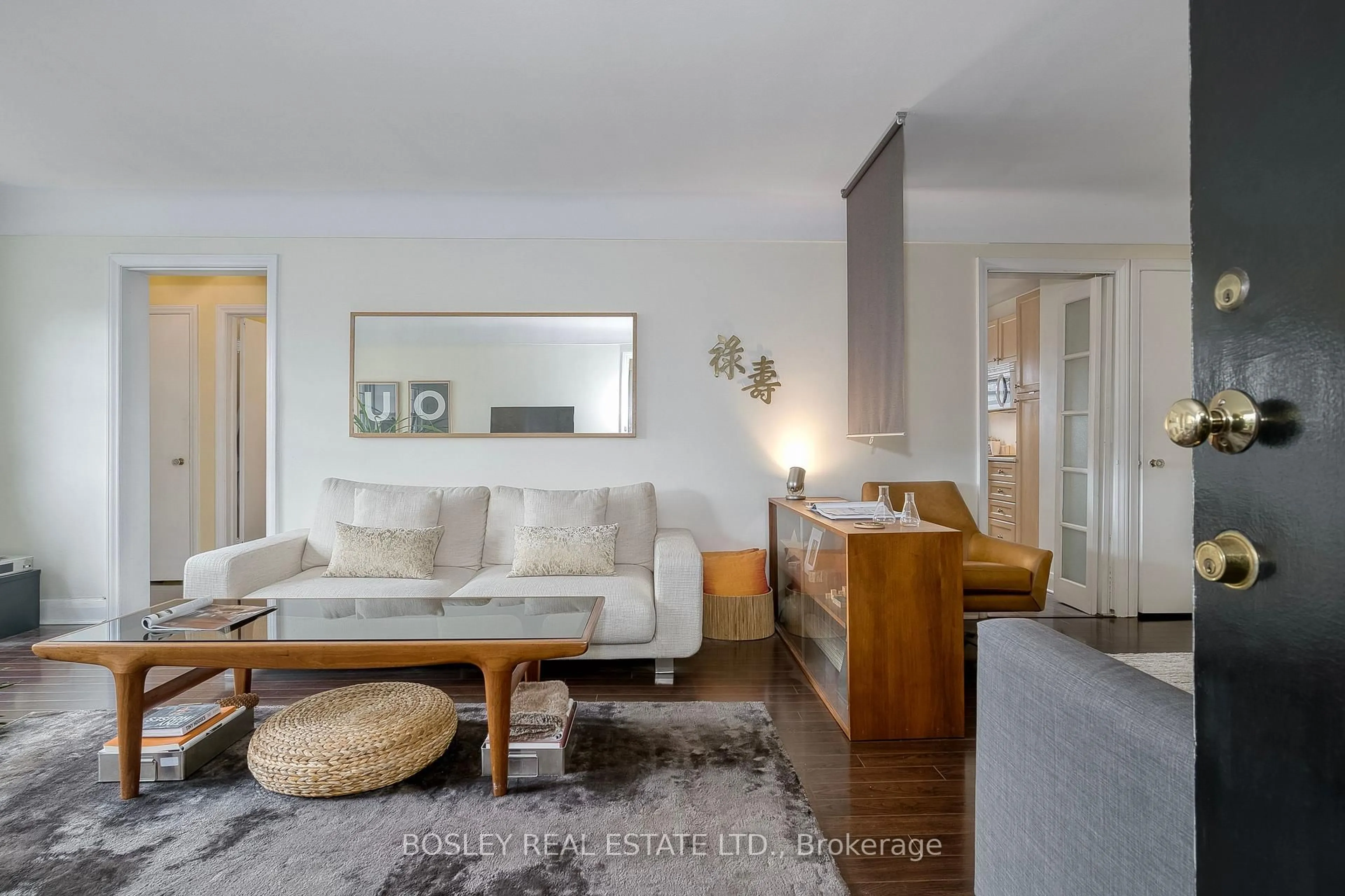 Living room with furniture, unknown for 288 Reynolds St #16, Oakville Ontario L6J 3L4