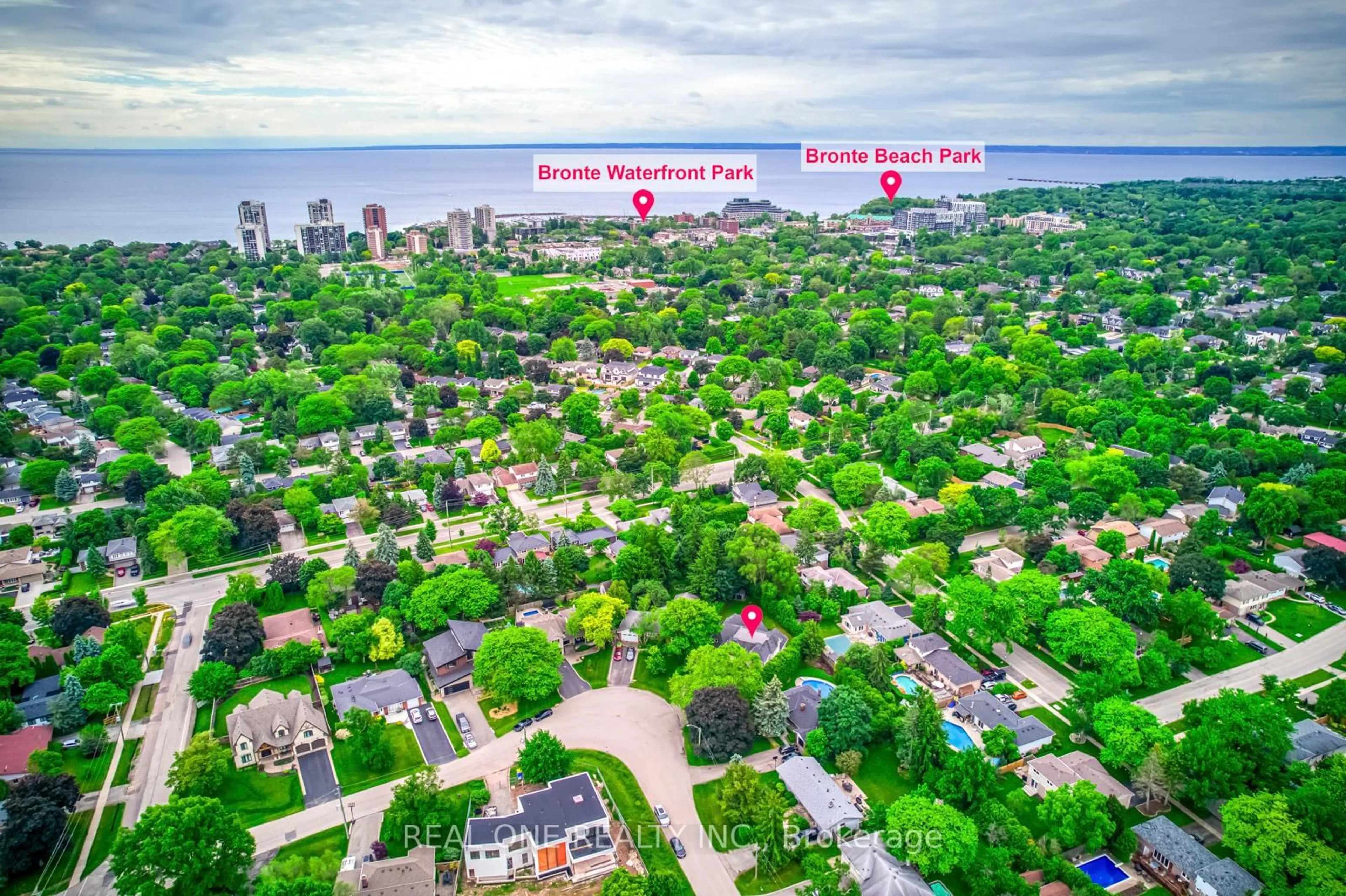A pic from outside/outdoor area/front of a property/back of a property/a pic from drone, water/lake/river/ocean view for 332 Sawyer Rd, Oakville Ontario L6L 3N7