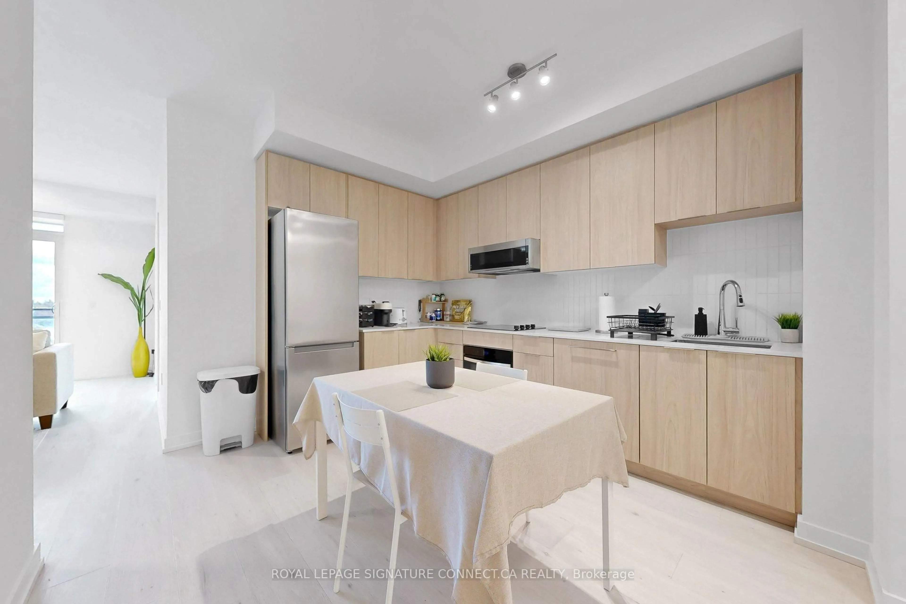 Standard kitchen, unknown for 2501 Saw Whet Blvd #509, Oakville Ontario L6M 5N2