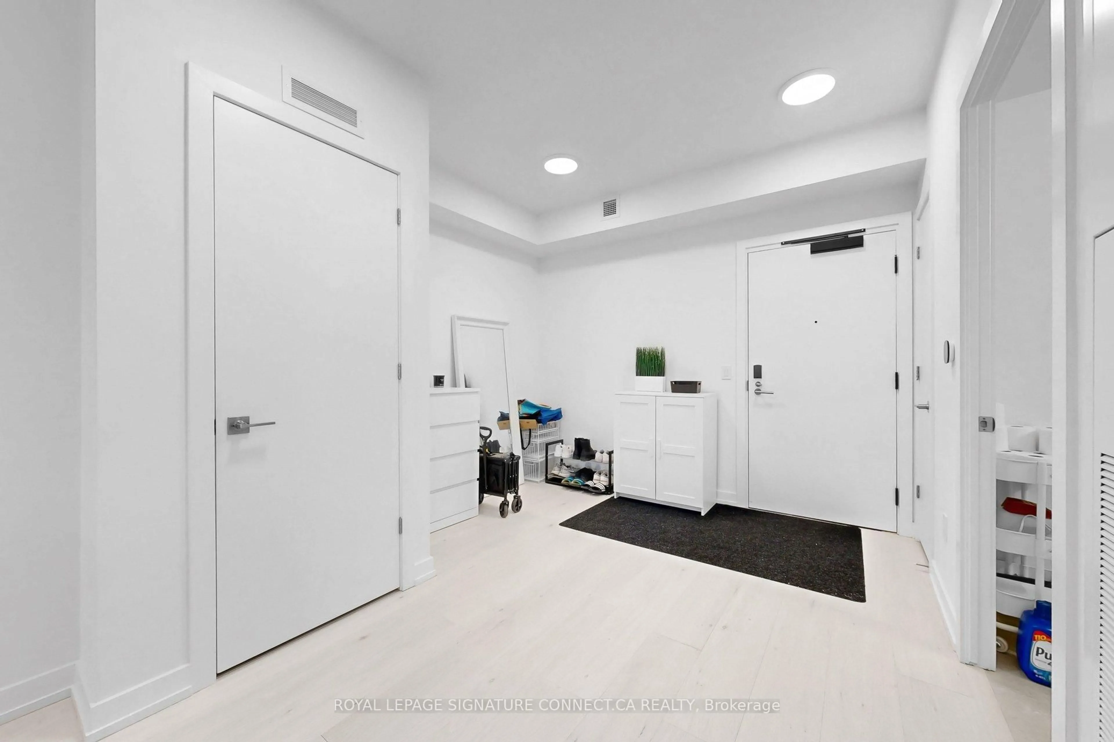 Indoor entryway for 2501 Saw Whet Blvd #509, Oakville Ontario L6M 5N2