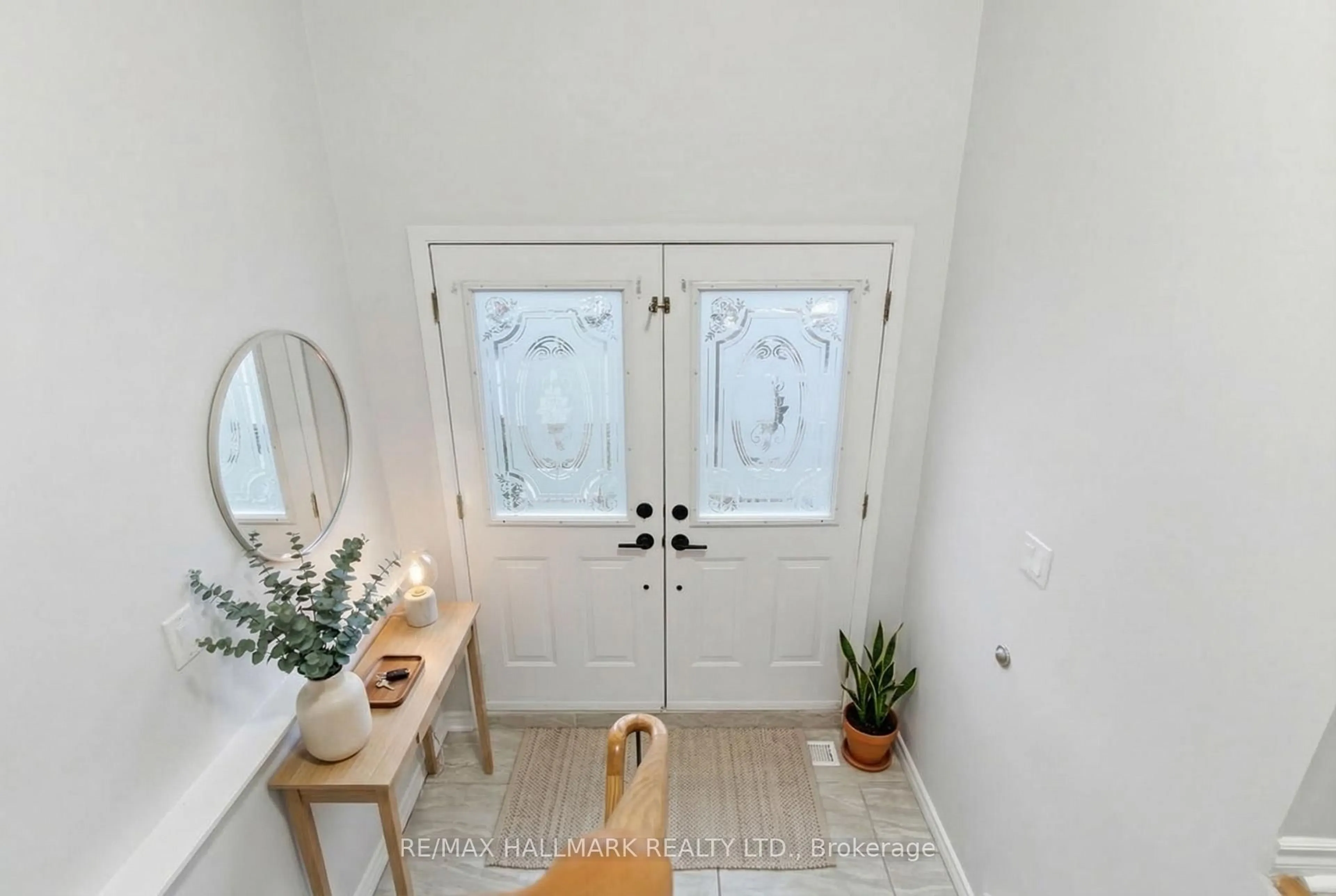 Indoor entryway for 397 Archdekin Dr, Brampton Ontario L6V 3G1