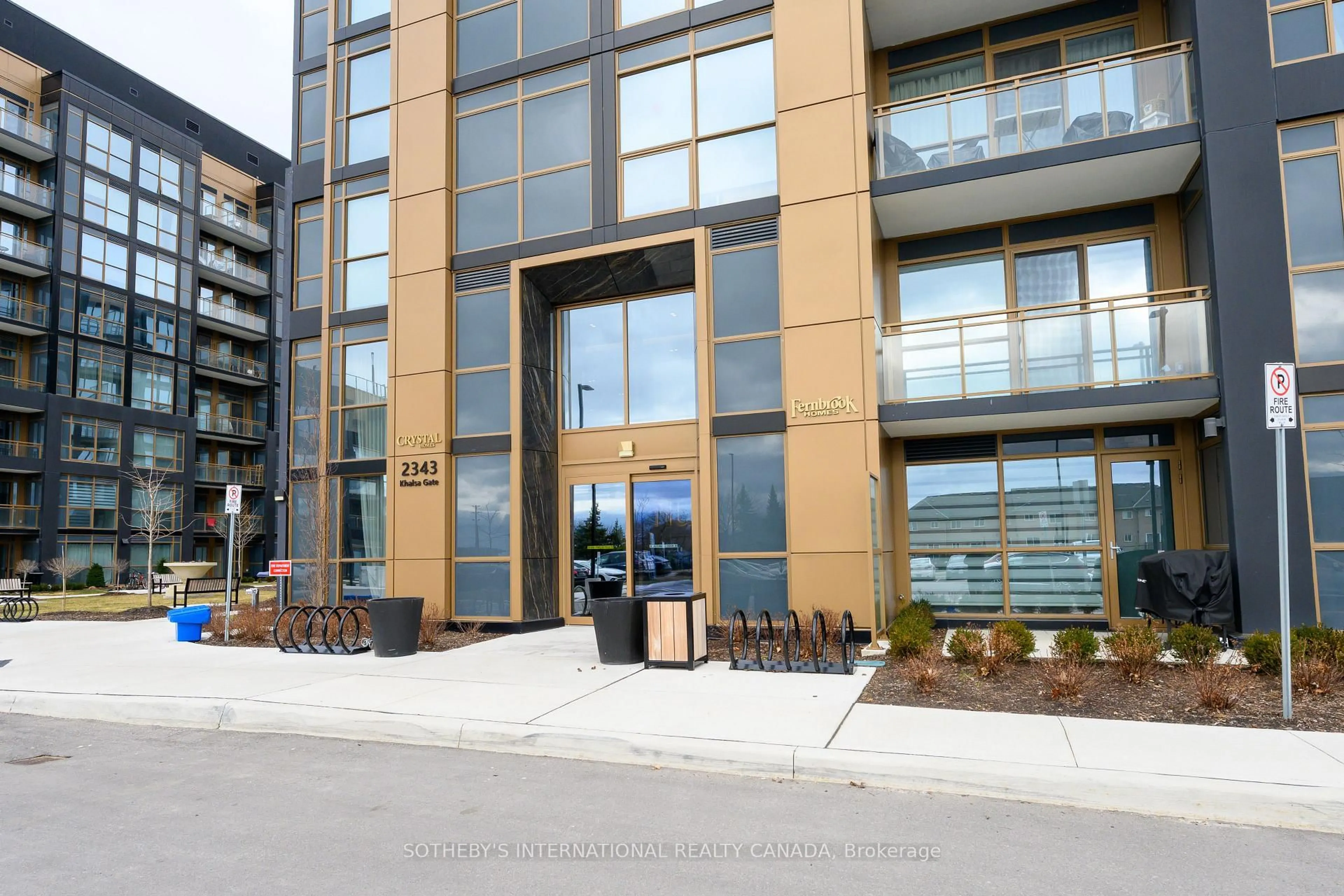 Indoor foyer for 2343 Khalsa Gate #531, Oakville Ontario L6M 5R6