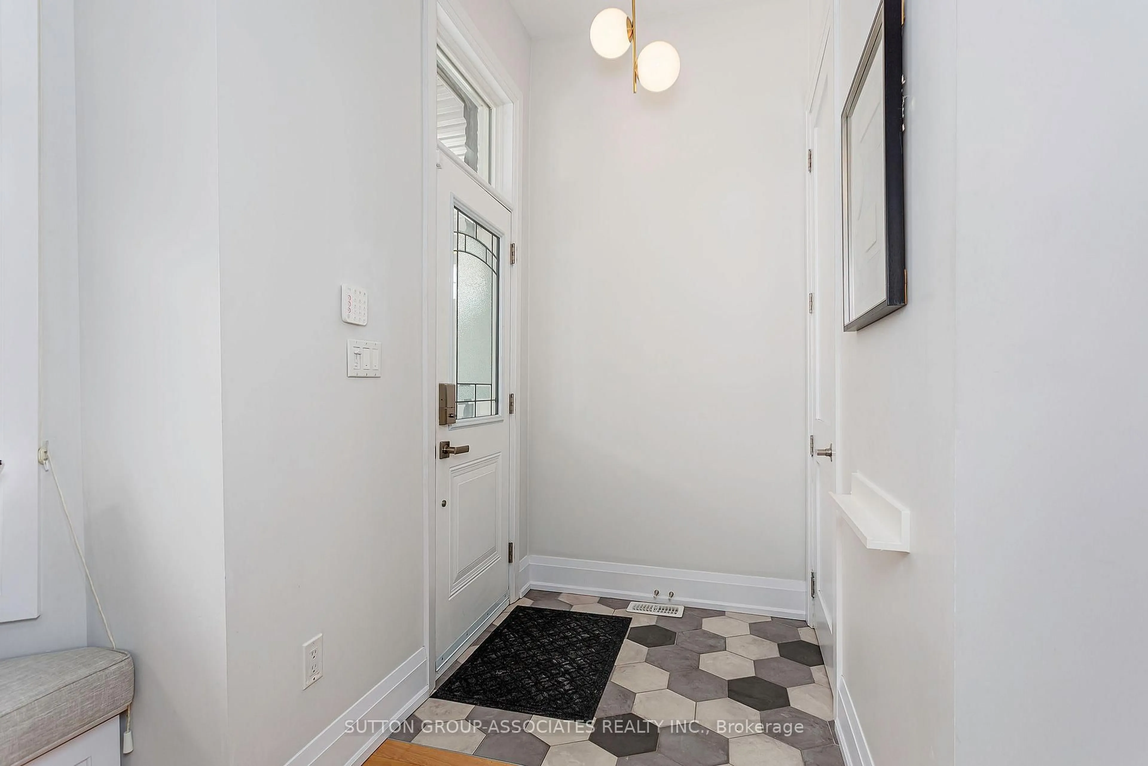 Indoor entryway for 617 Gladstone Ave, Toronto Ontario M6H 3J3