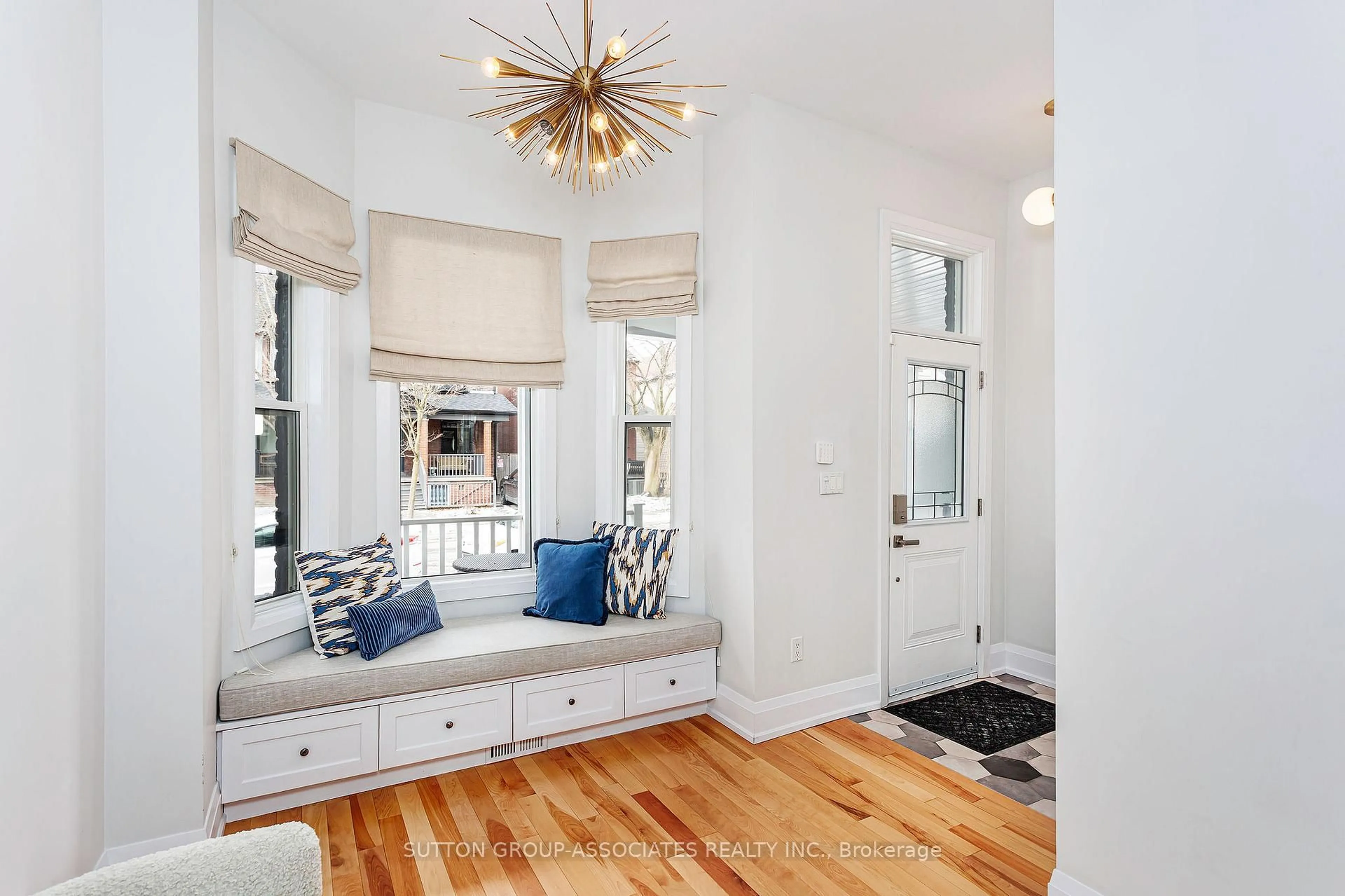 Indoor entryway for 617 Gladstone Ave, Toronto Ontario M6H 3J3