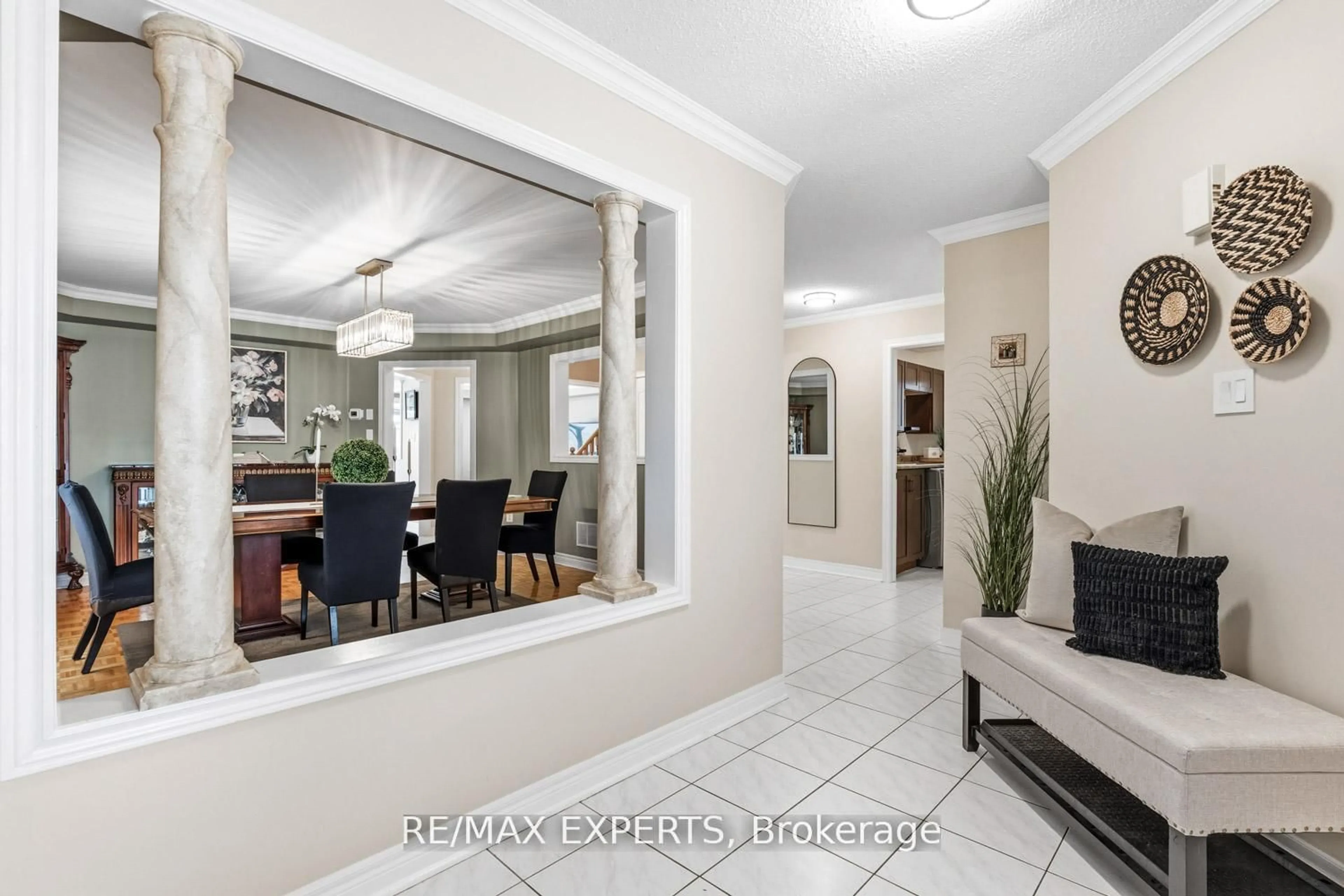 Indoor entryway for 182 Waterbury St, Caledon Ontario L7E 2H9