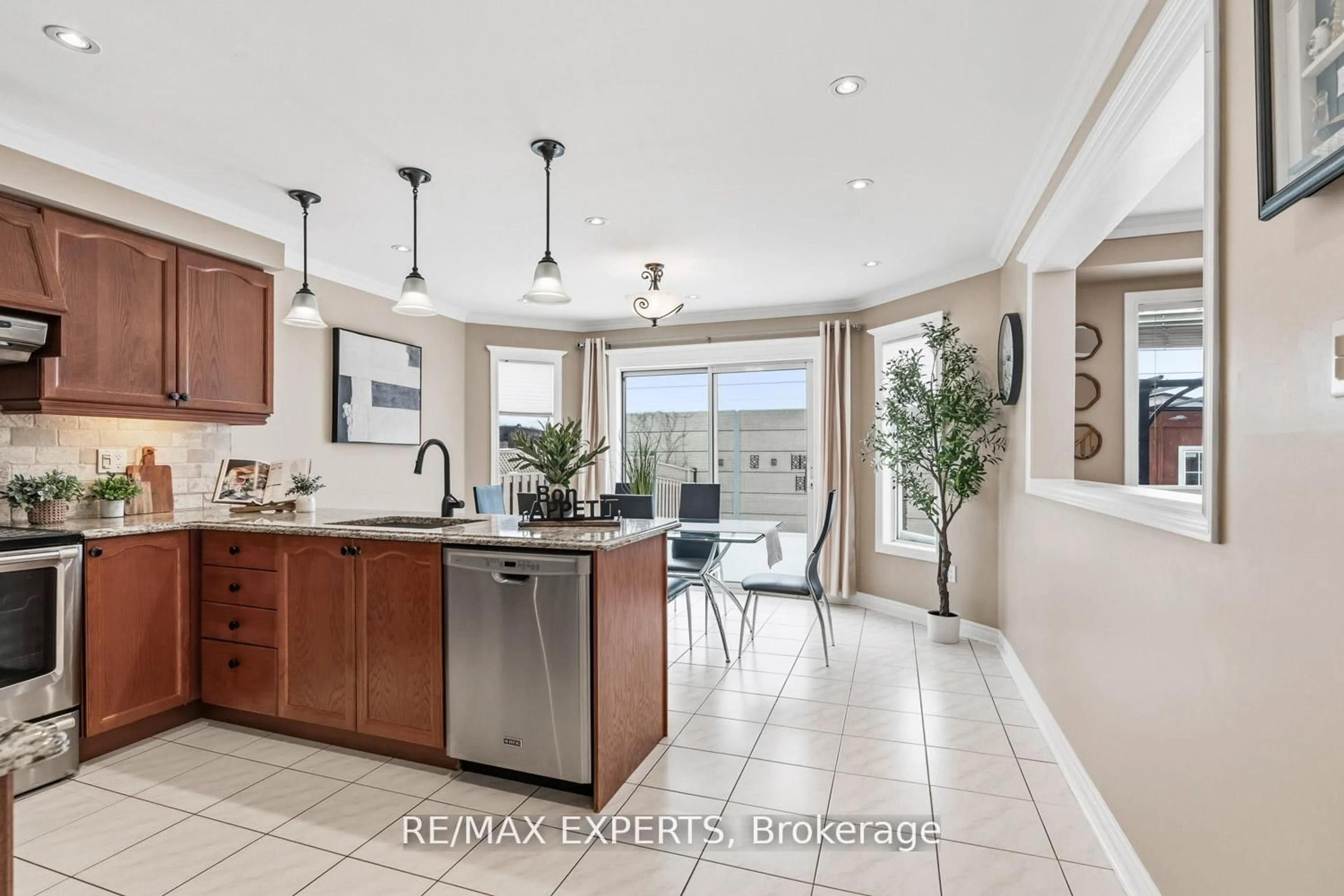 Open concept kitchen, ceramic/tile floor for 182 Waterbury St, Caledon Ontario L7E 2H9