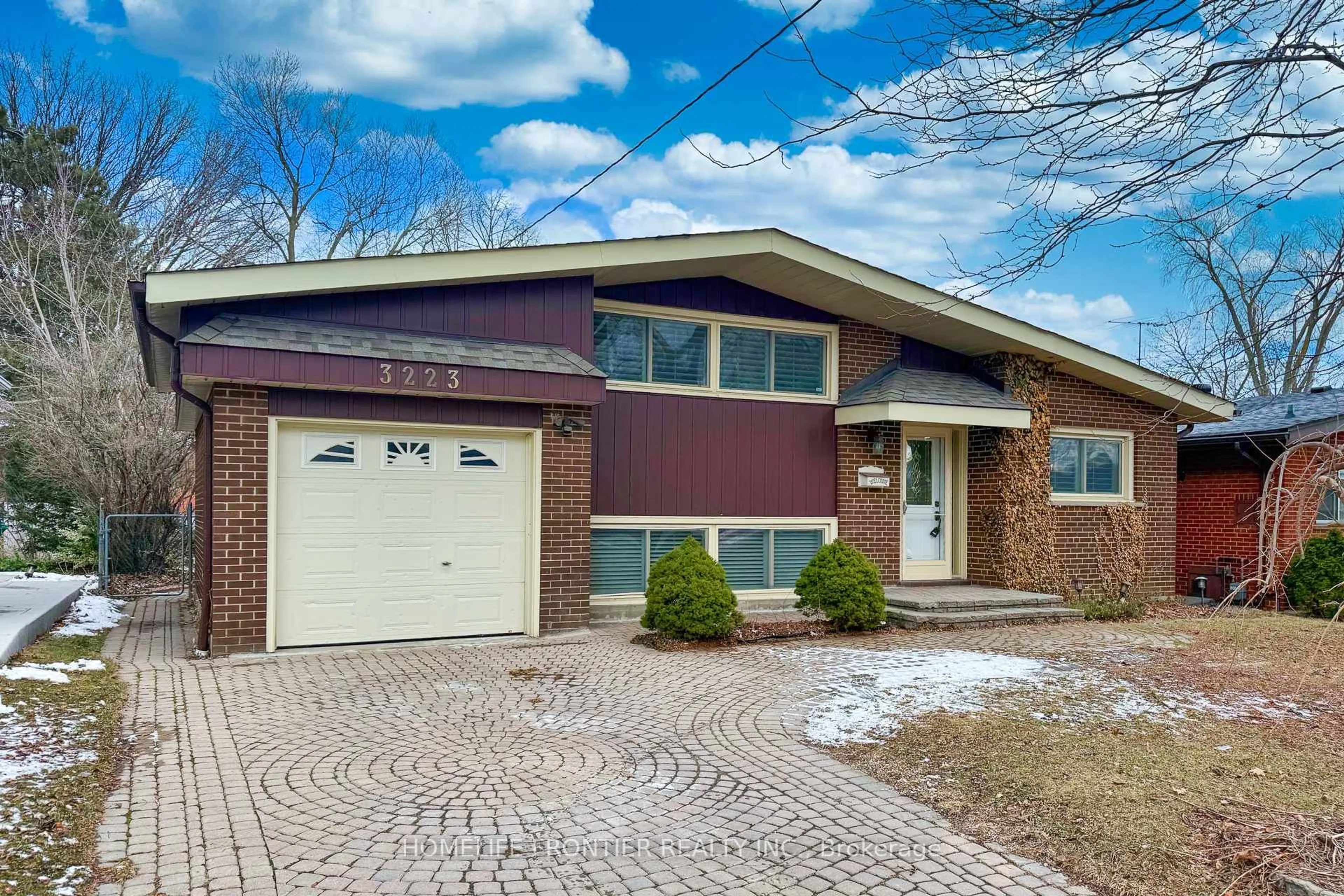 Home with brick exterior material, street for 3223 Constitution Blvd, Mississauga Ontario L4Y 2Z1