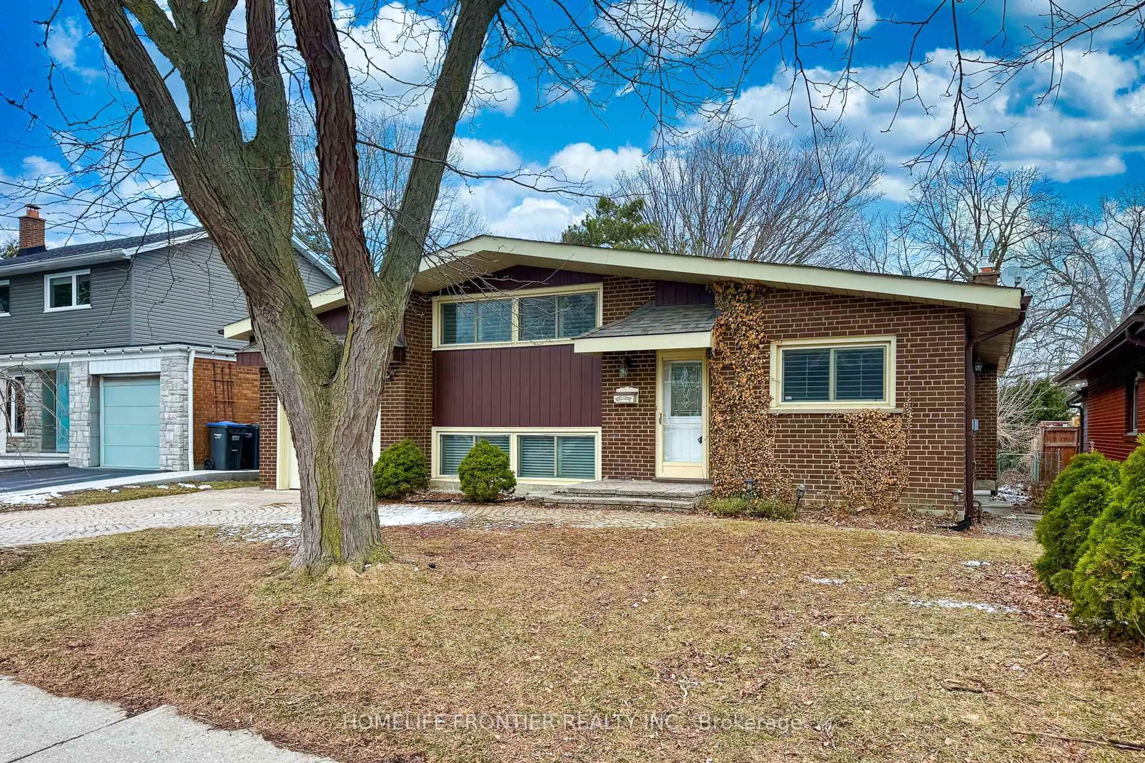 Home with brick exterior material, street for 3223 Constitution Blvd, Mississauga Ontario L4Y 2Z1