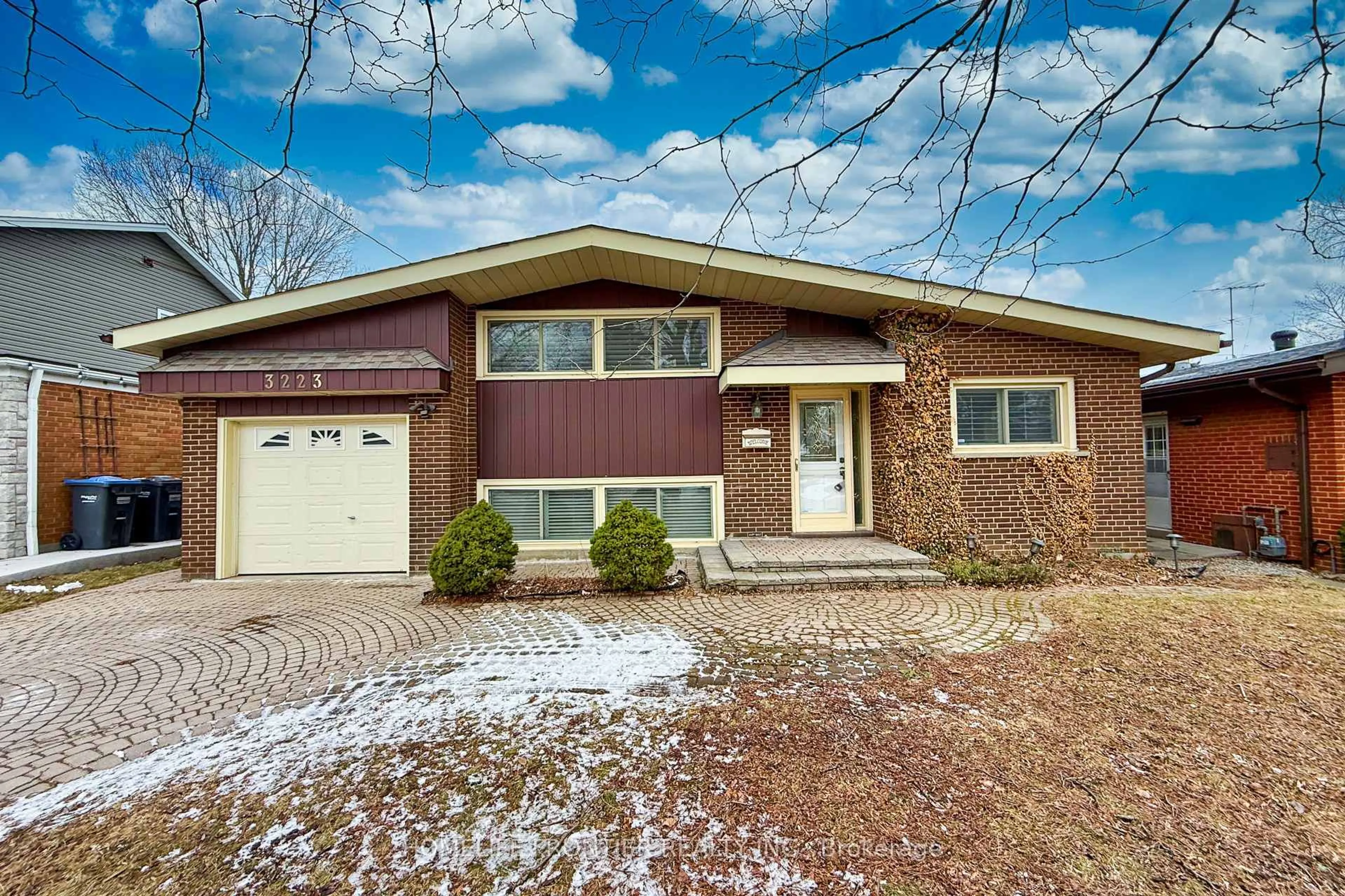 Home with brick exterior material, street for 3223 Constitution Blvd, Mississauga Ontario L4Y 2Z1