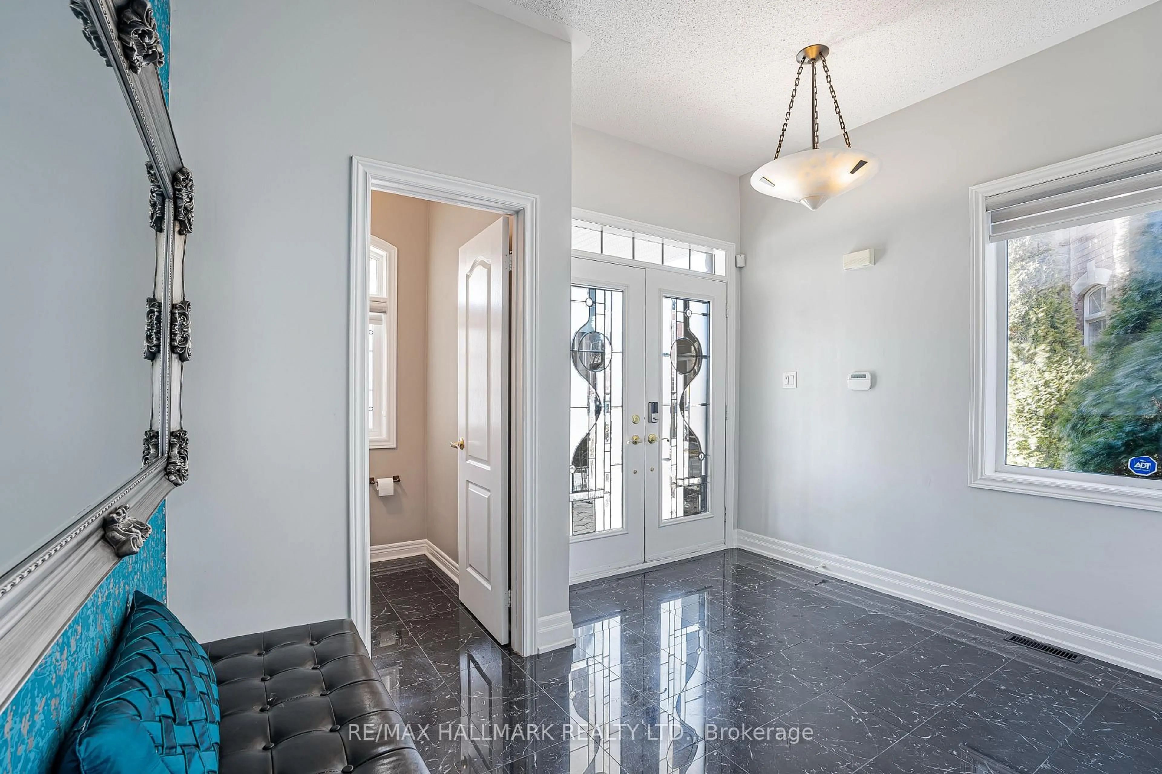 Indoor entryway for 46 Customline Dr, Brampton Ontario L7A 3C2