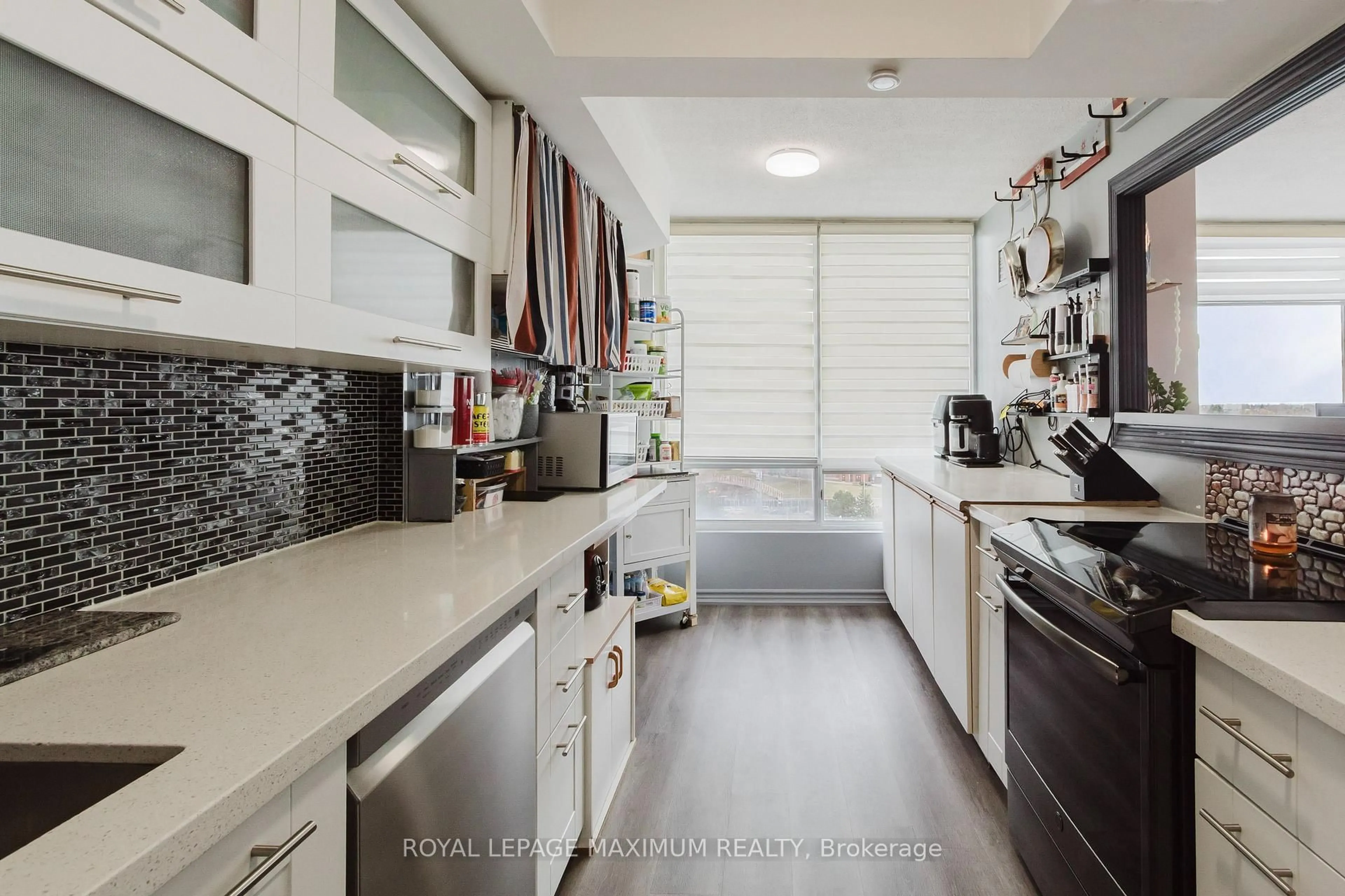 Contemporary kitchen, ceramic/tile floor for 26 Hanover Rd #1101, Brampton Ontario L6S 4T2