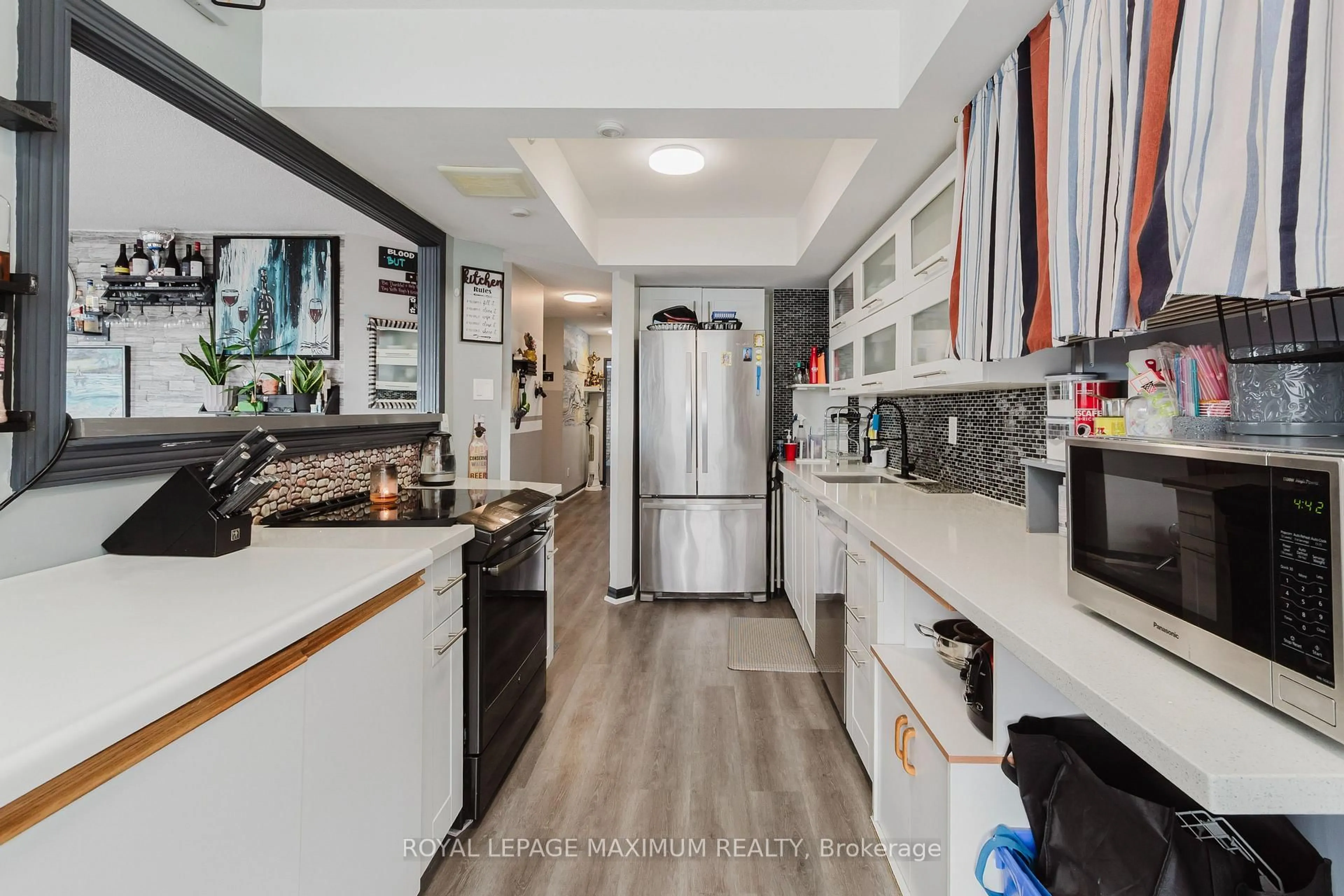 Open concept kitchen, ceramic/tile floor for 26 Hanover Rd #1101, Brampton Ontario L6S 4T2